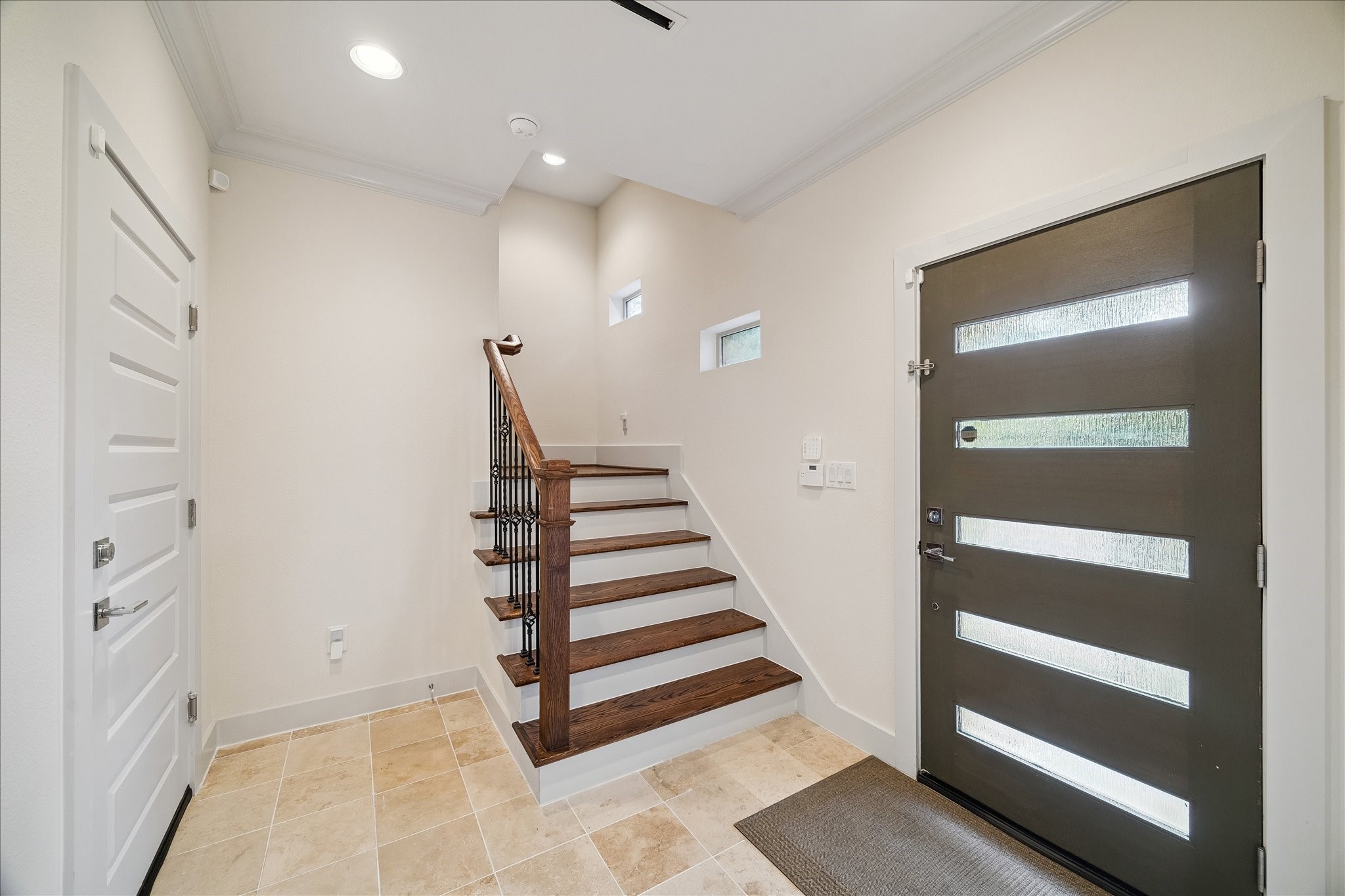 4833 Chenevert Street Property Photo 5