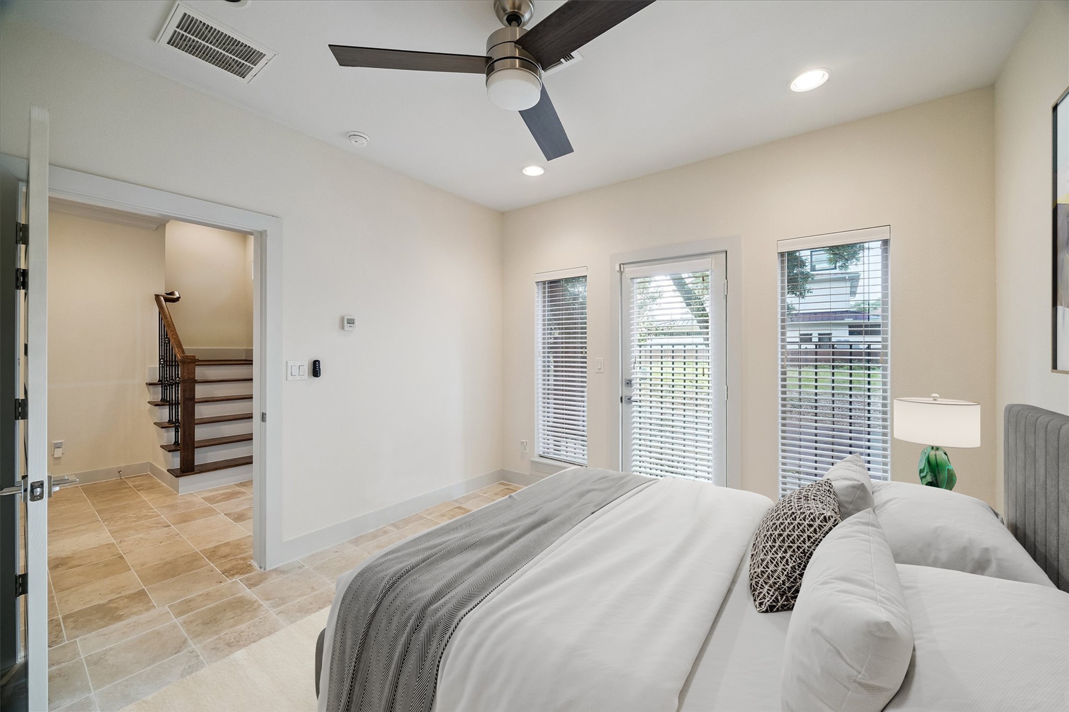 4833 Chenevert Street Property Photo 6