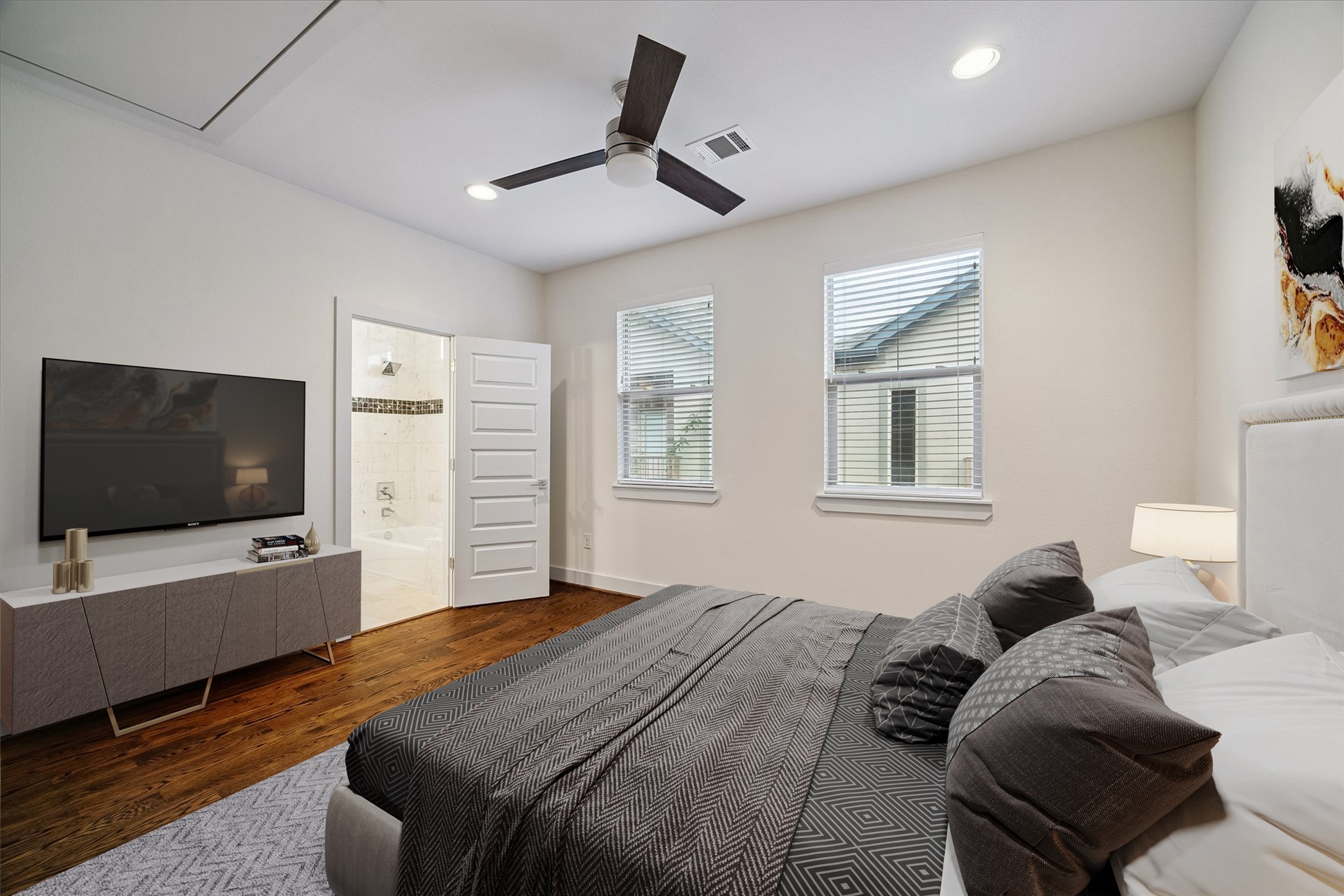 4833 Chenevert Street Property Photo 22