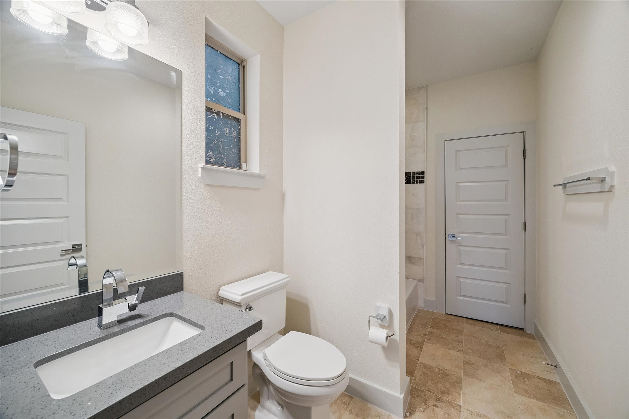 4833 Chenevert Street Property Photo 24