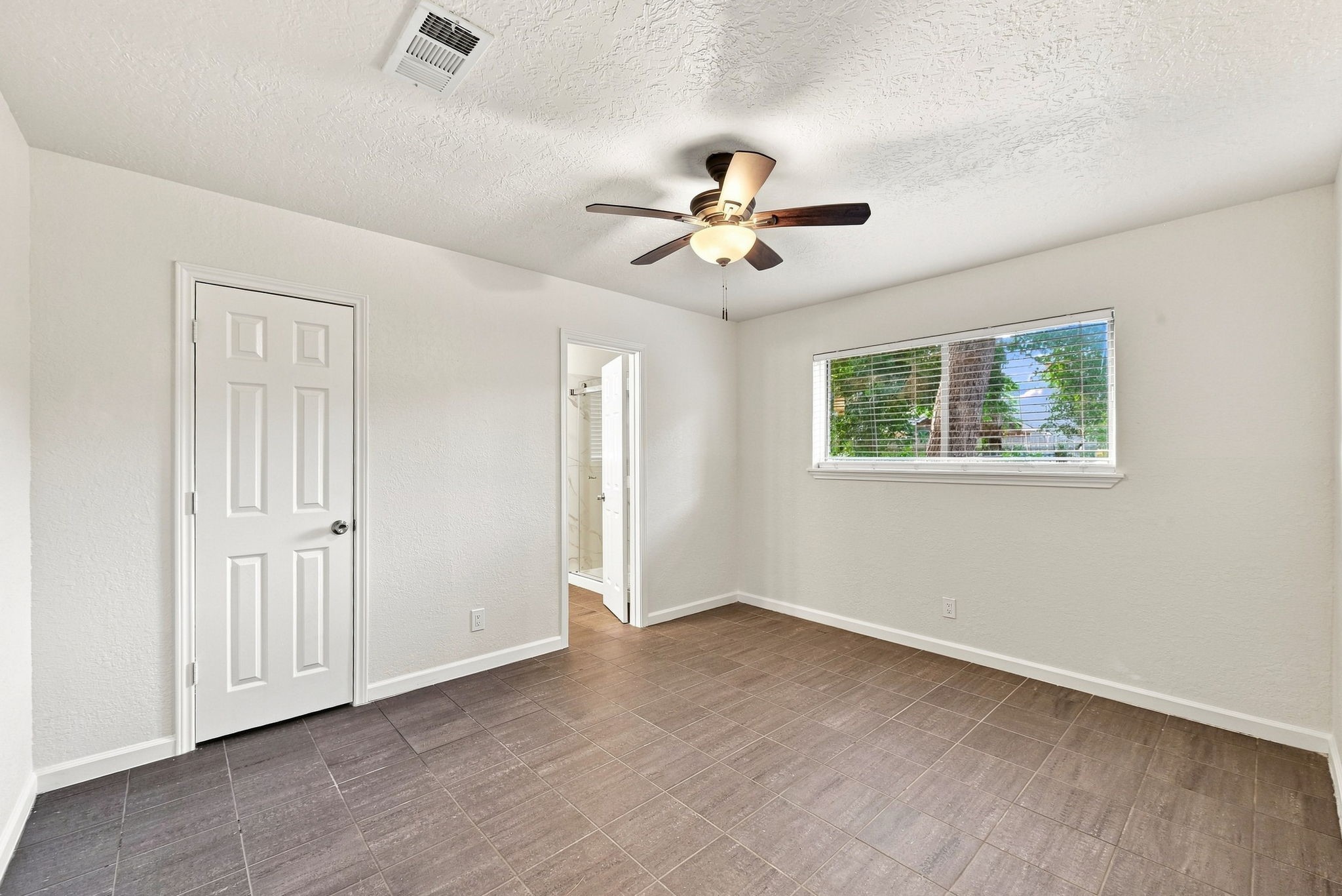 516 Saint Charles Street Property Photo 15