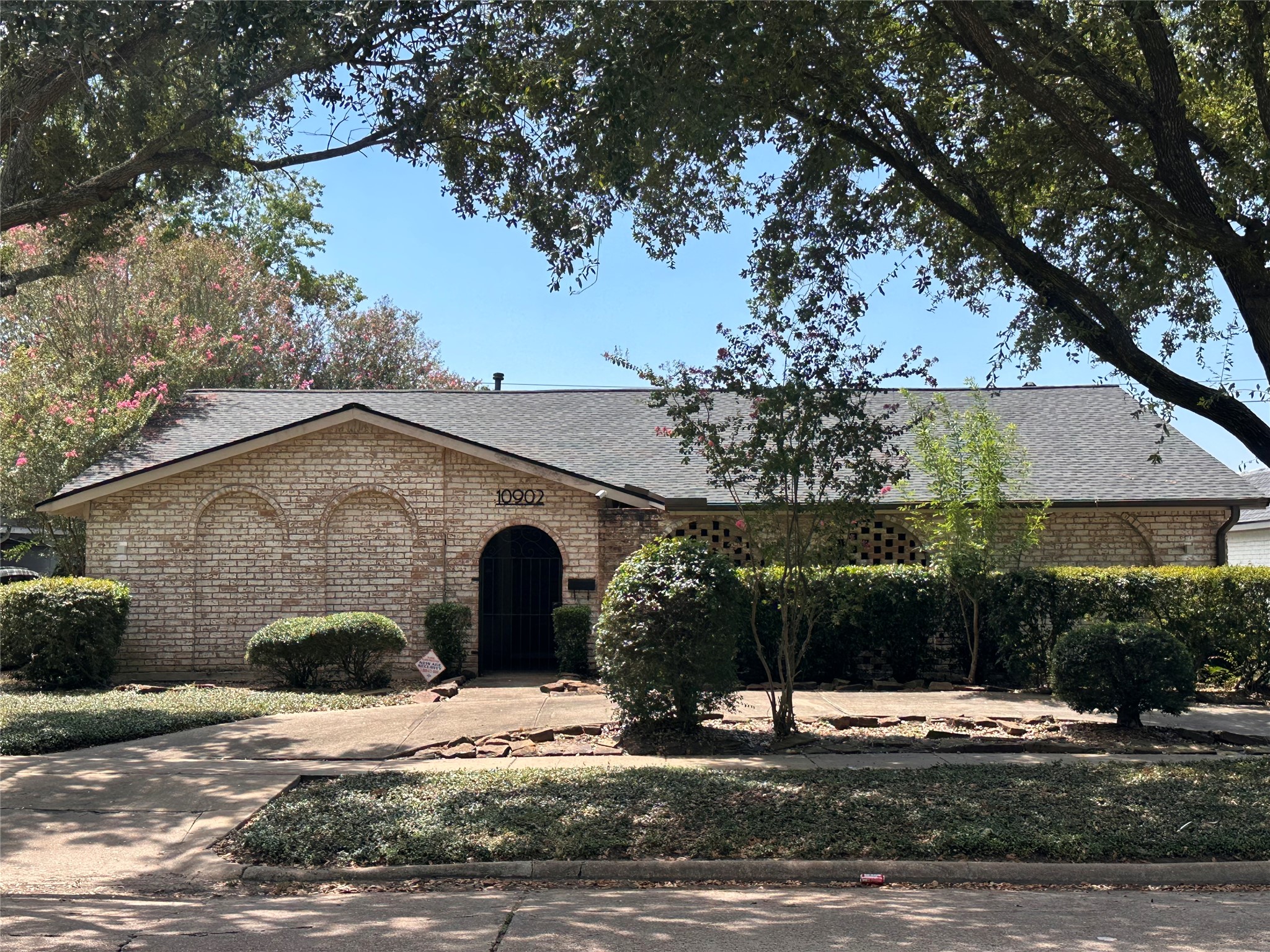10902 Bob White Drive Property Photo 2