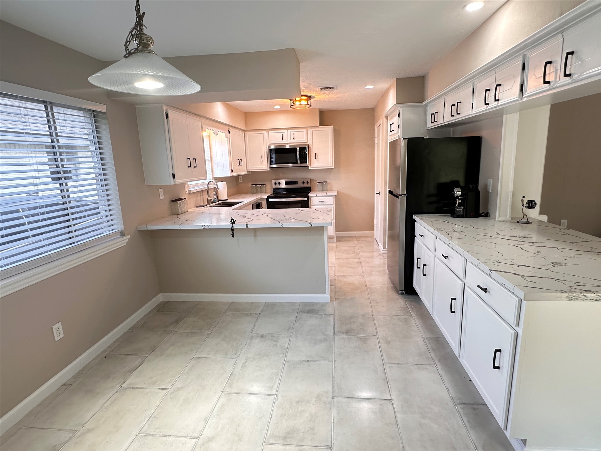 10902 Bob White Drive Property Photo 6