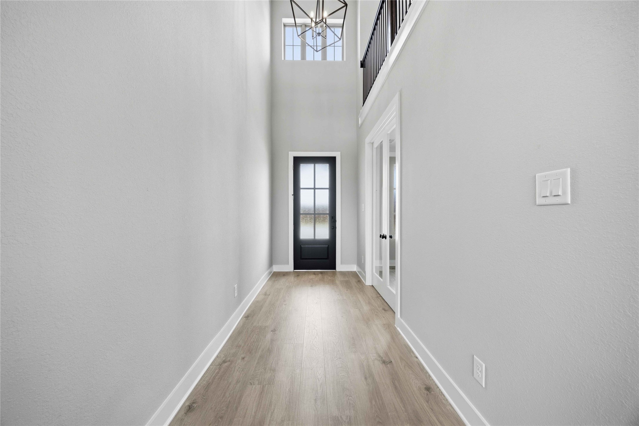 2912 Golden Dust Drive Property Photo 4