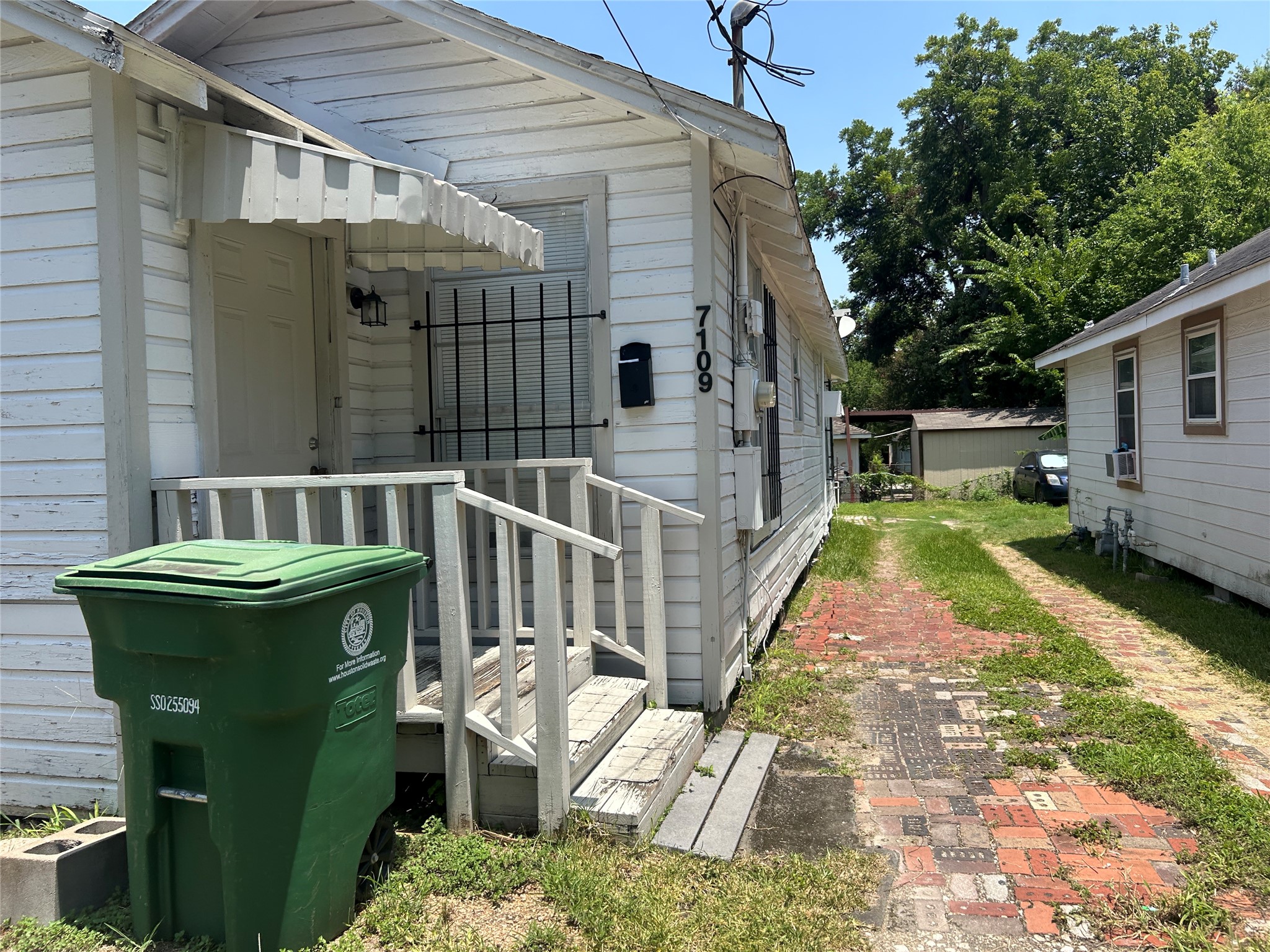 7109 Avenue O Property Photo 4