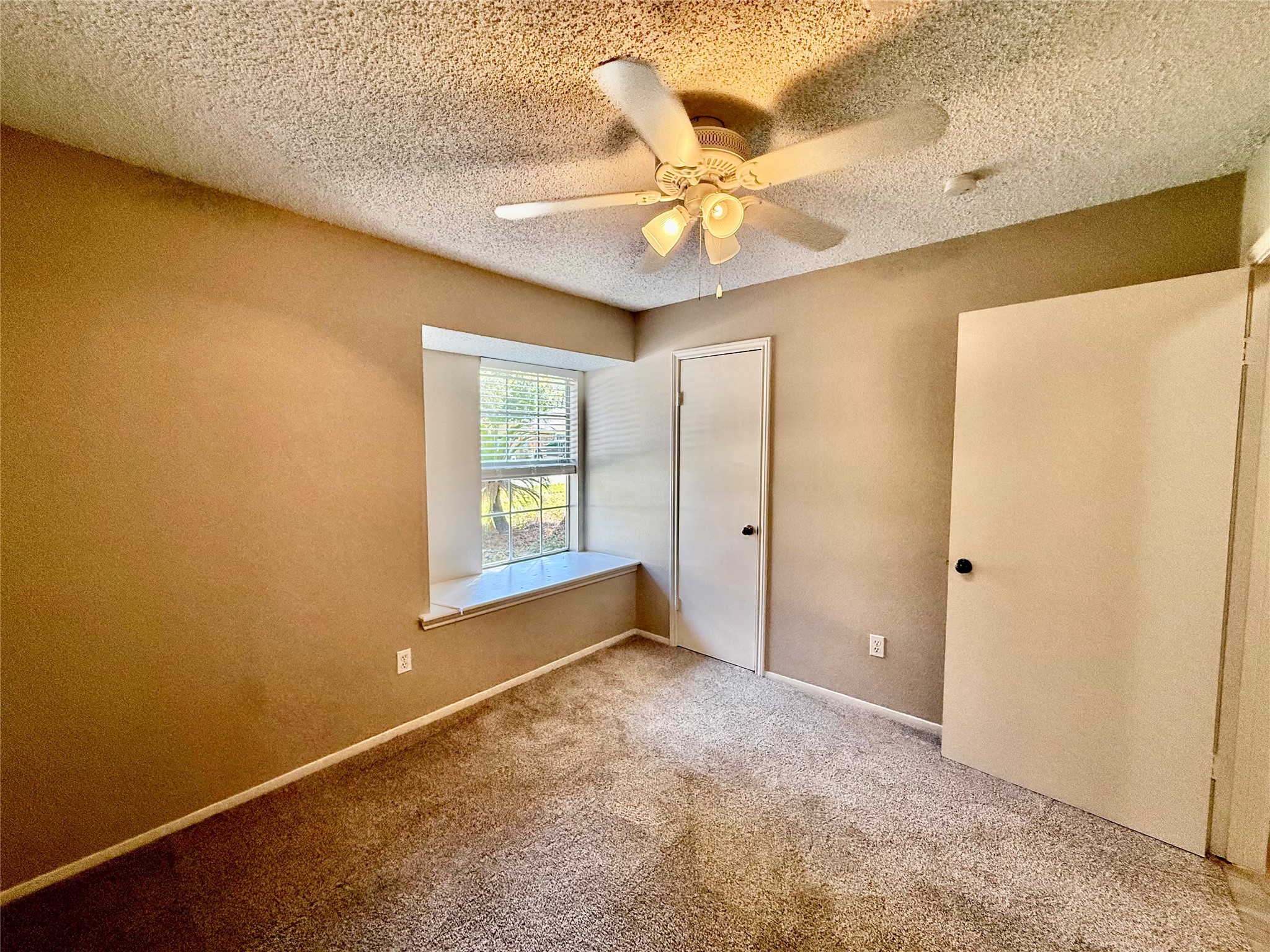 6 Leverwood Court Property Photo 16