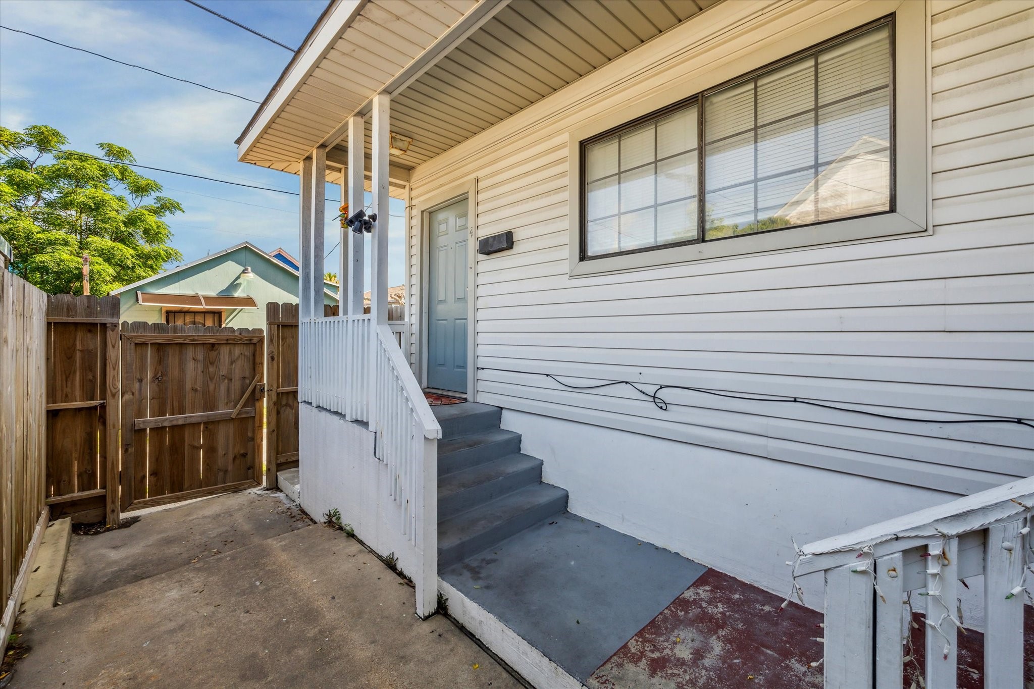 3718 Sealy Street Property Photo 2