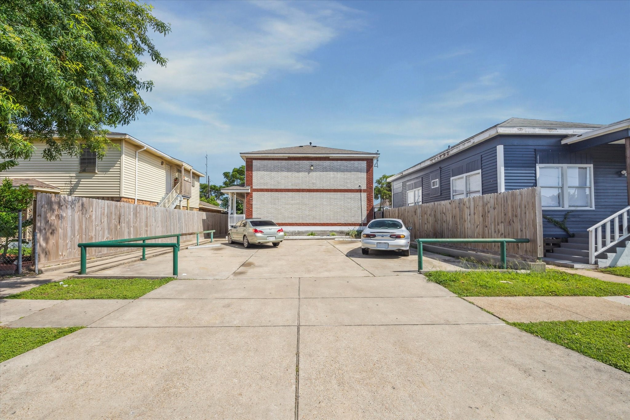 3718 Sealy Street Property Photo 3