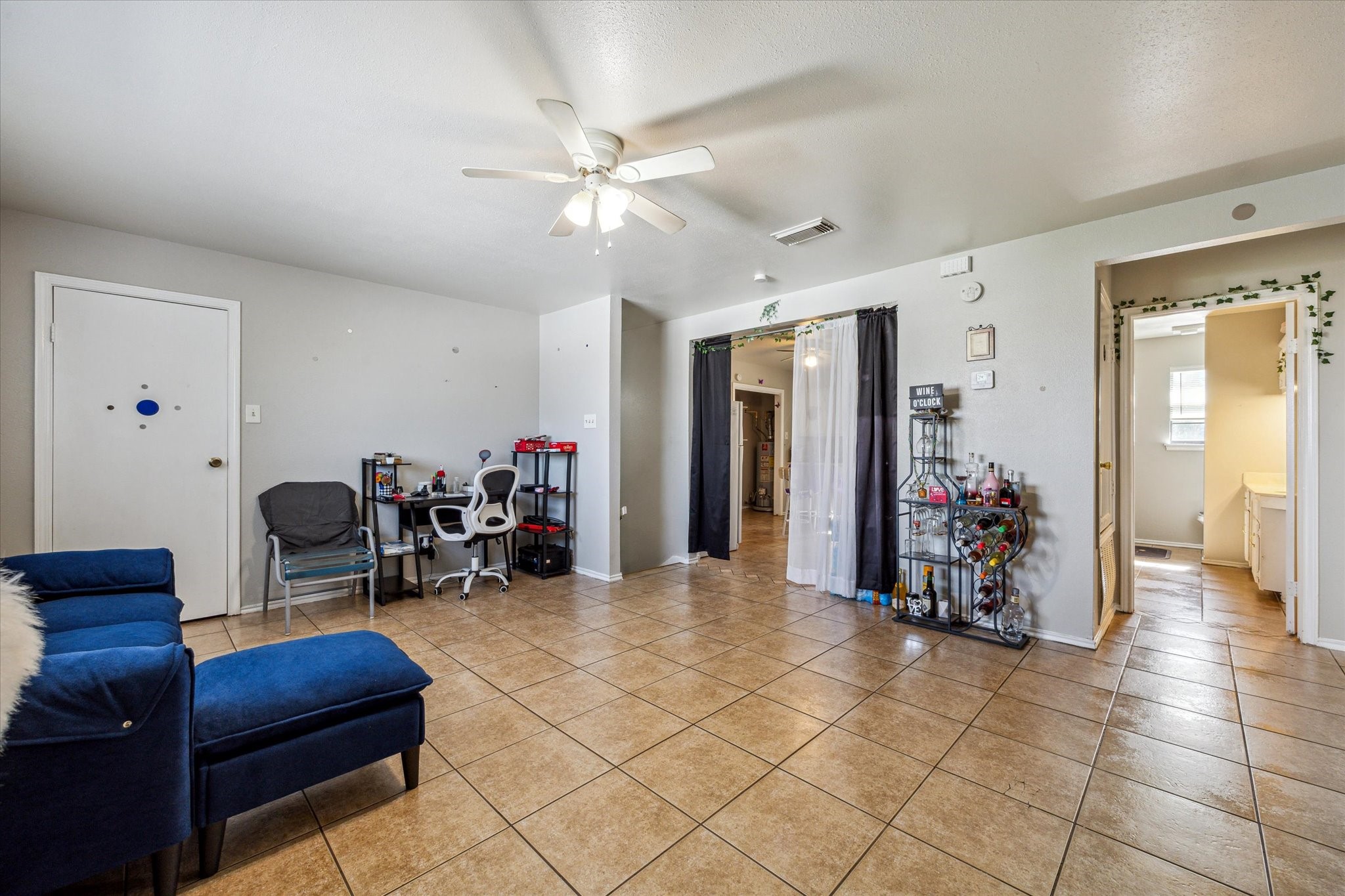 3718 Sealy Street Property Photo 9