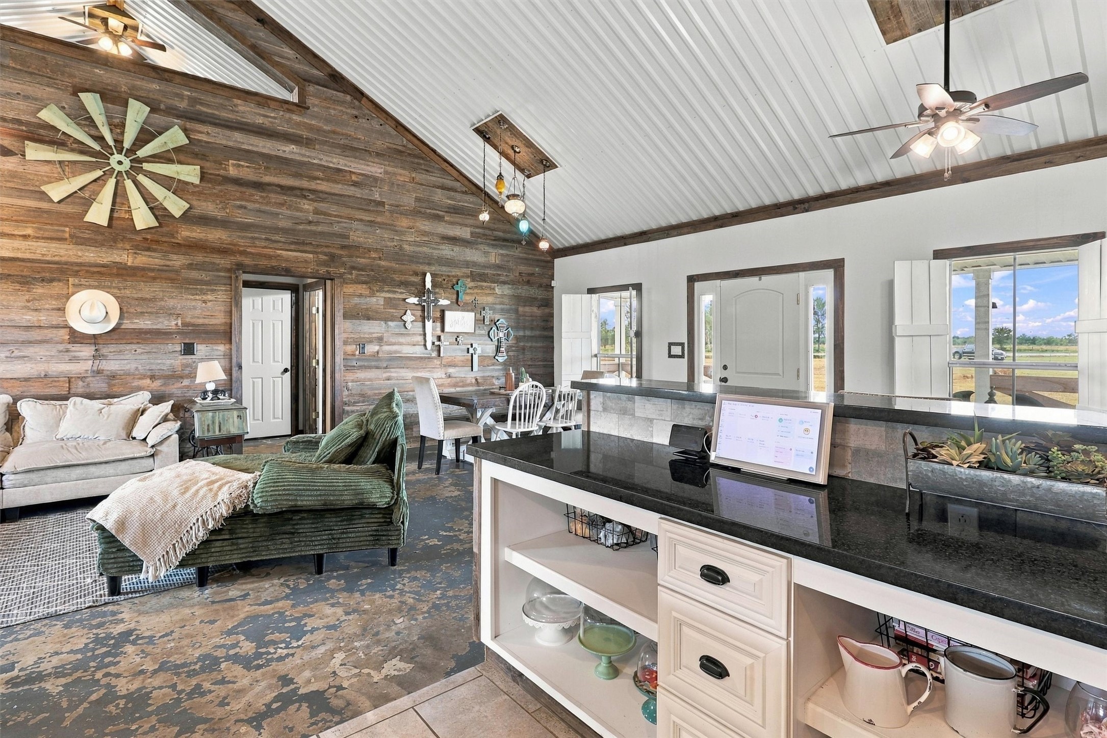 1792 Stockold Road Property Photo 11