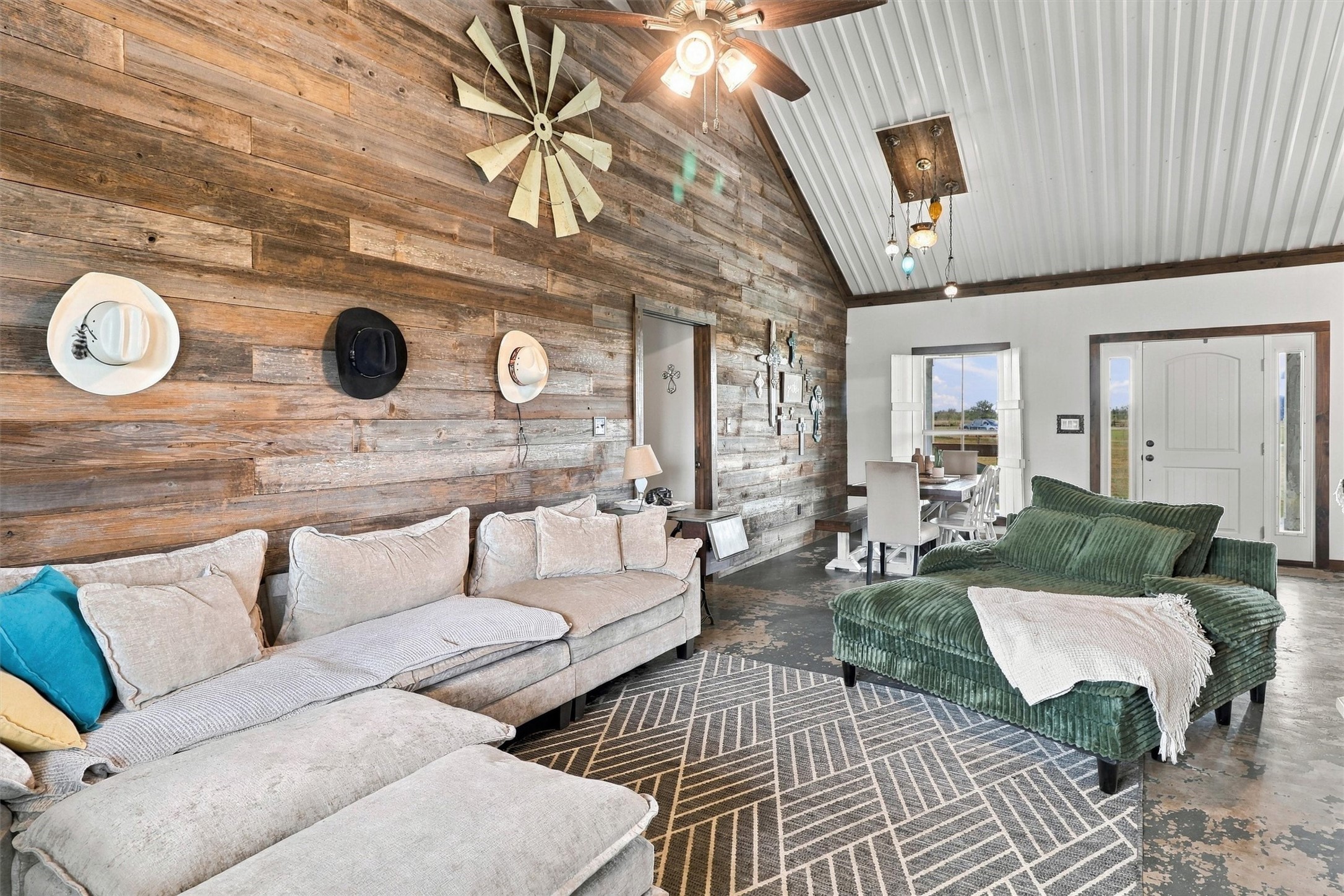 1792 Stockold Road Property Photo 15