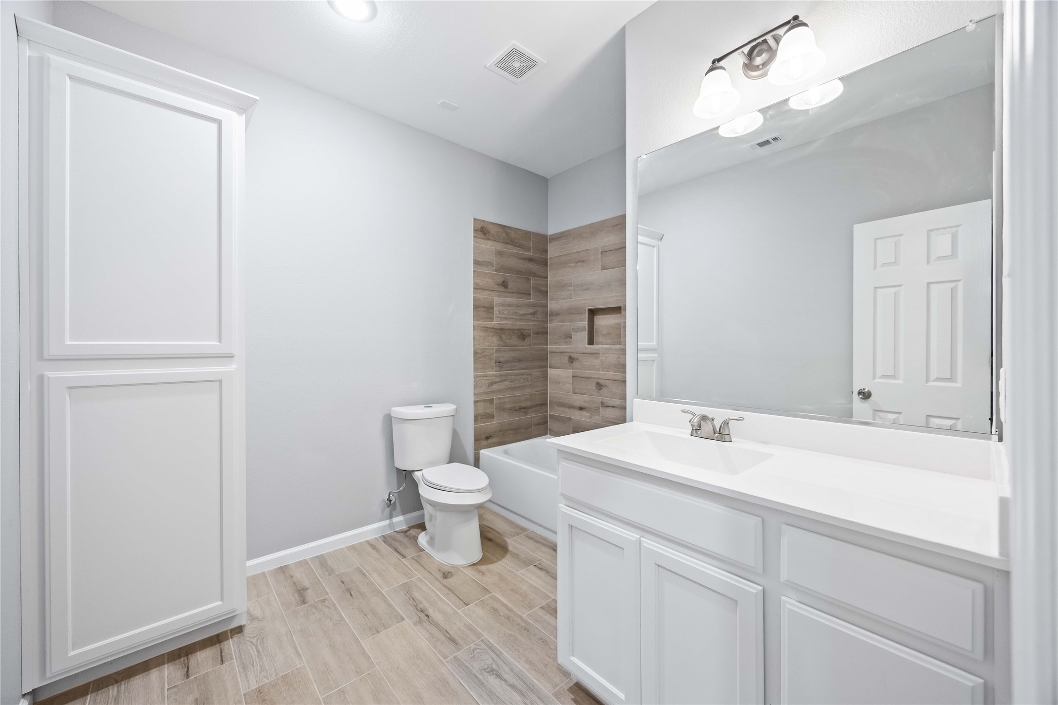 4507 White Rock Street B Property Photo 10