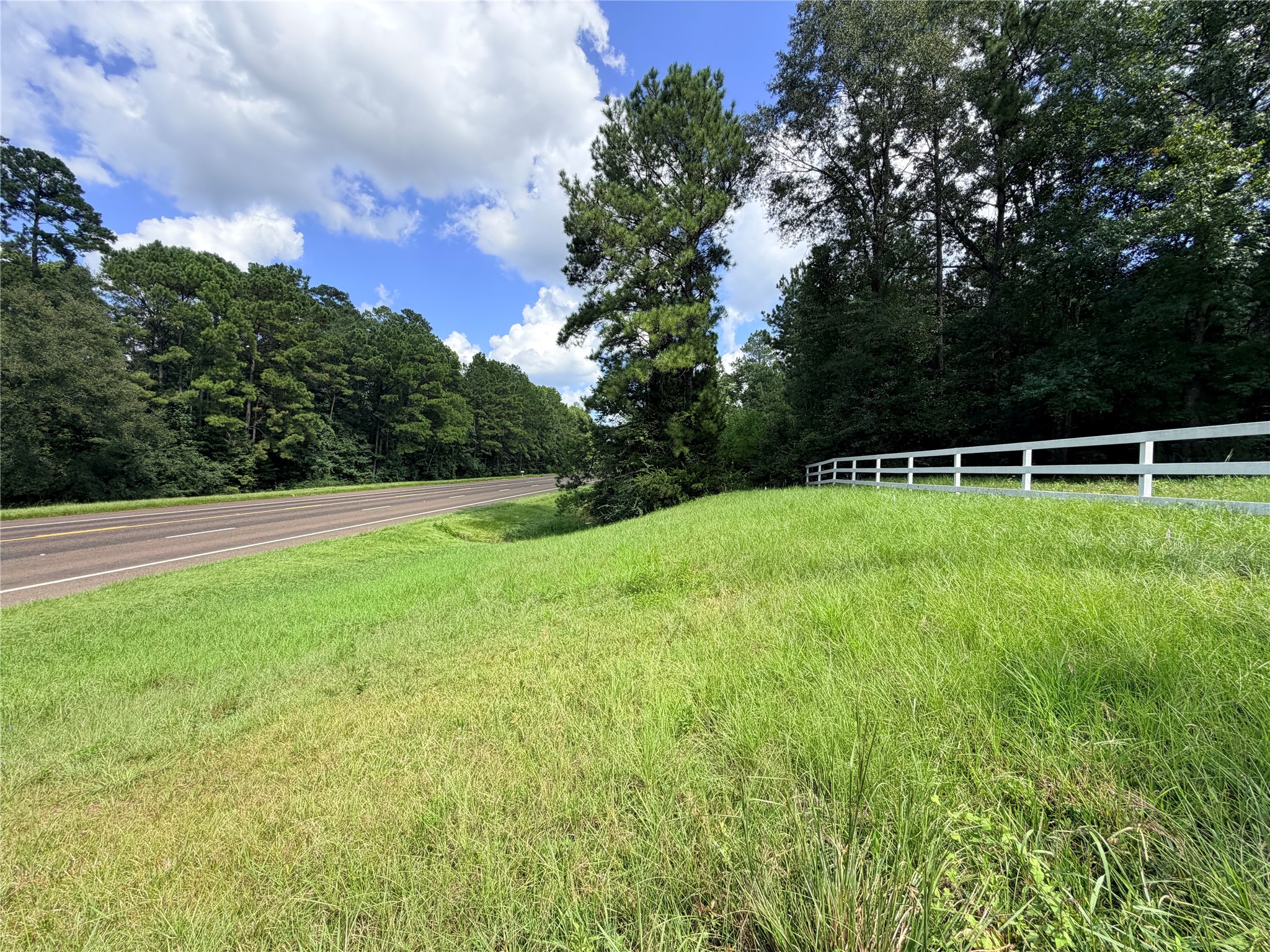 2049 Us Highway 190 W Property Photo 2