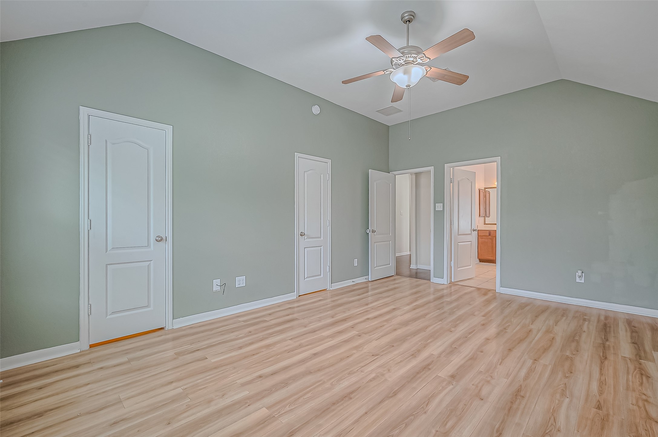 514 Heatherton Hill Drive Property Photo 40
