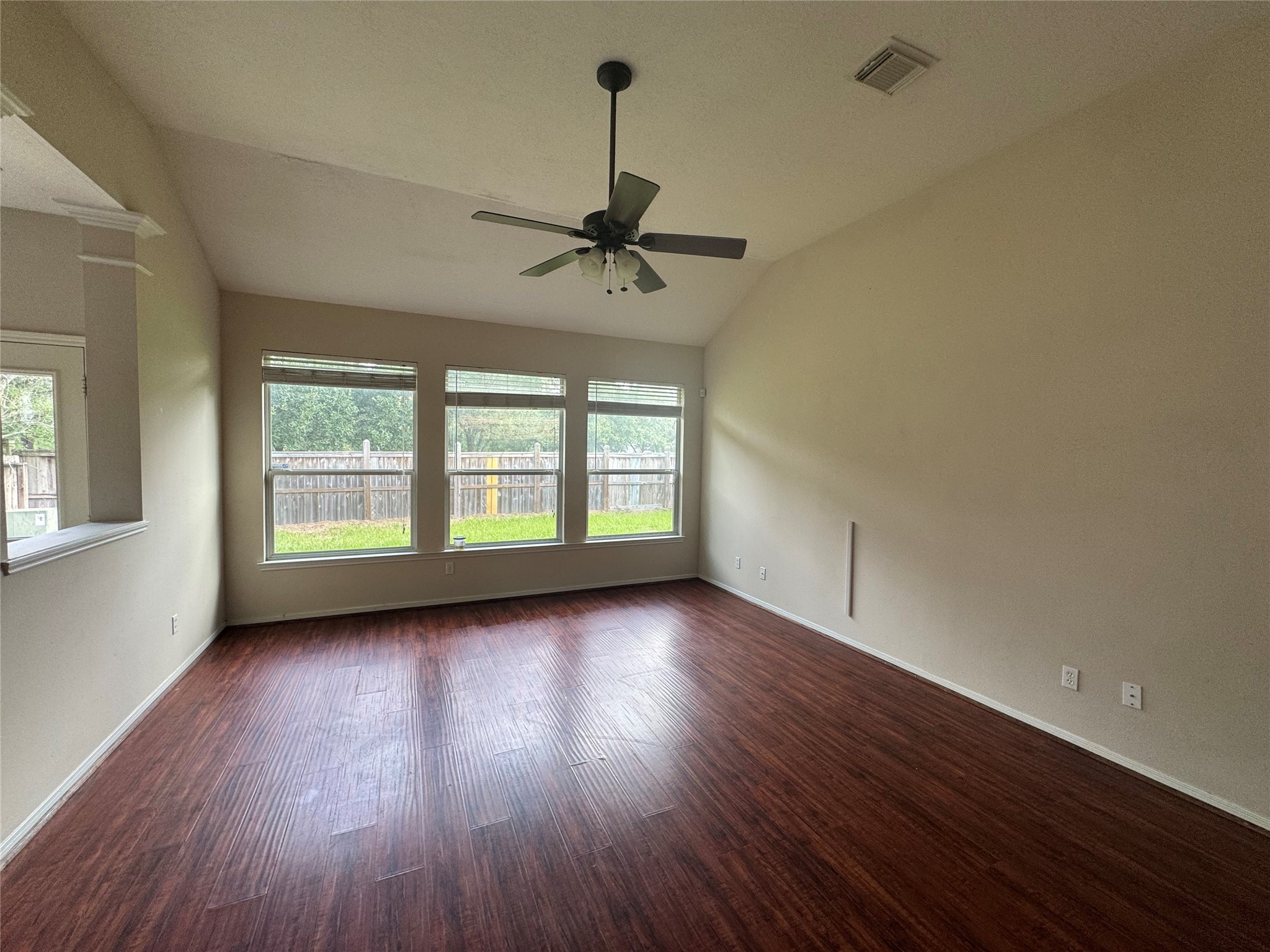 18914 Squirrel Oaks Drive Property Photo 4