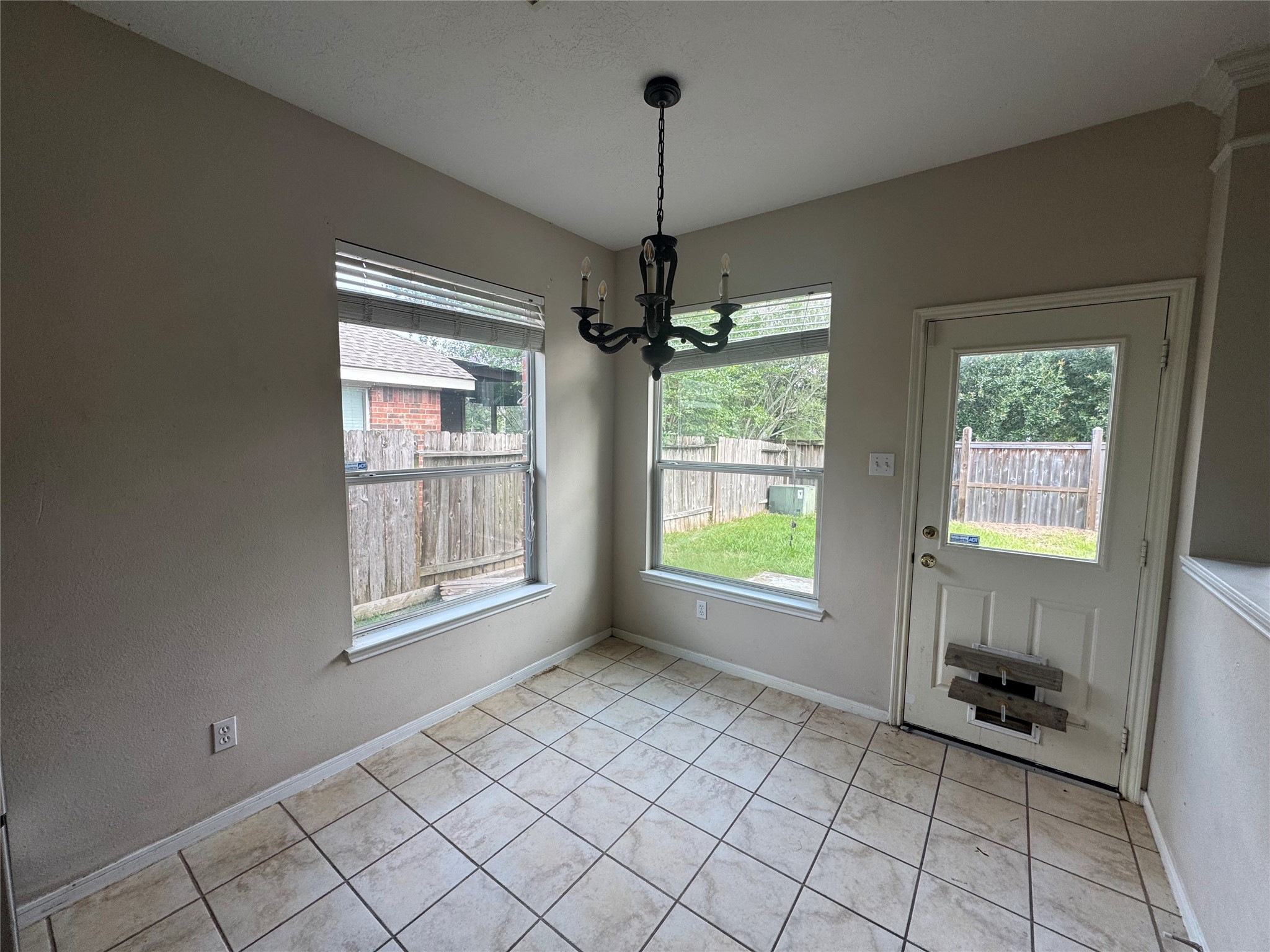 18914 Squirrel Oaks Drive Property Photo 5