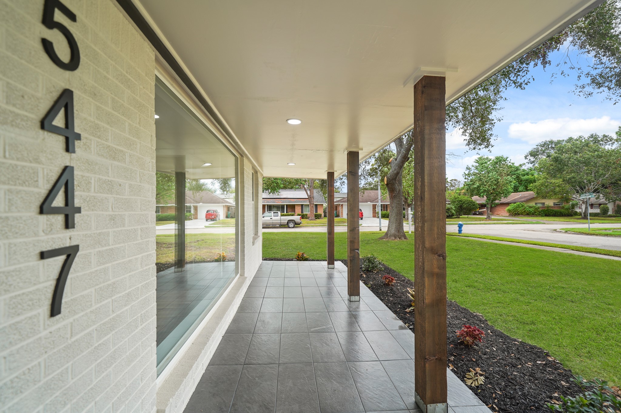 5447 Kingfisher Drive Property Photo 3
