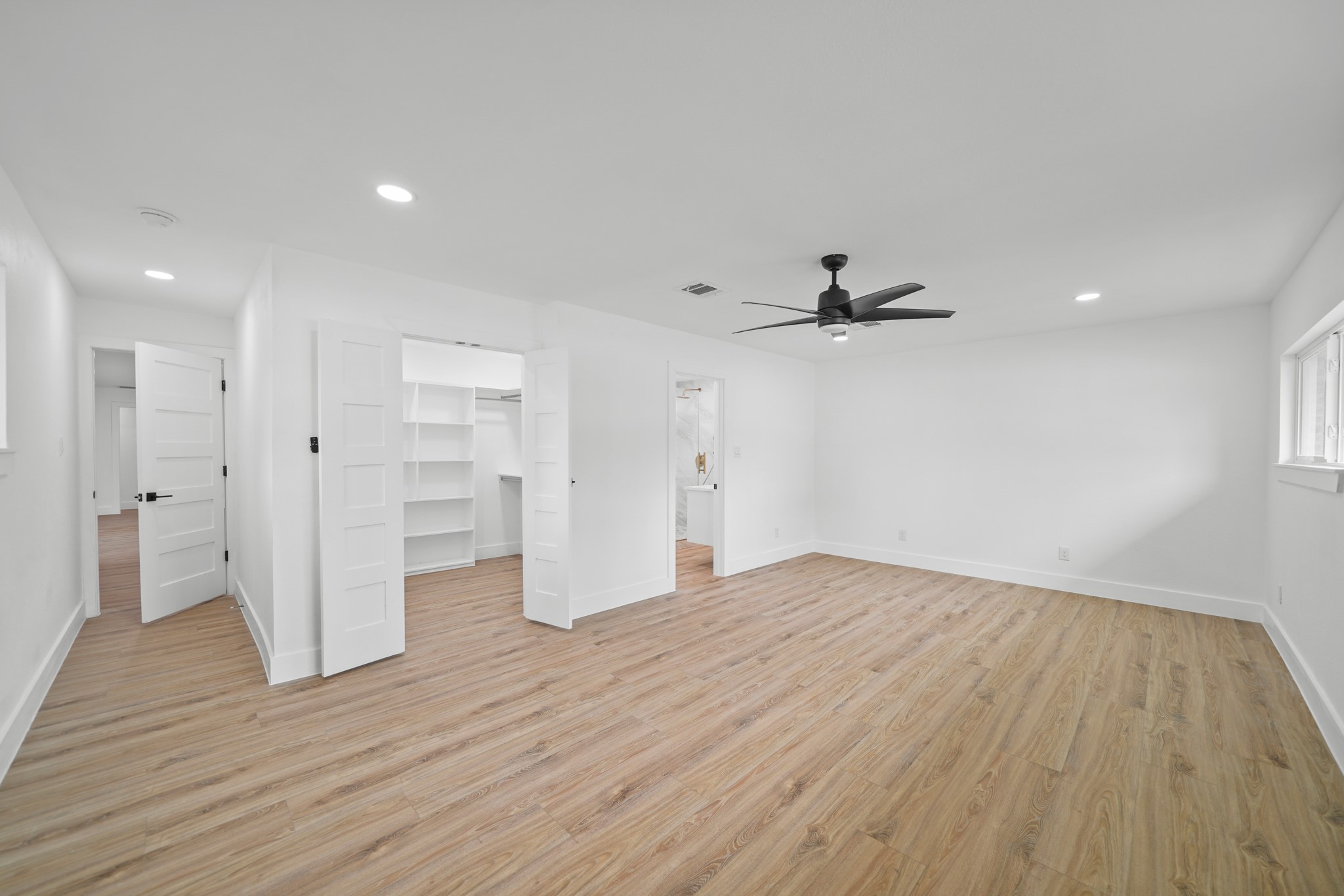 5447 Kingfisher Drive Property Photo 11