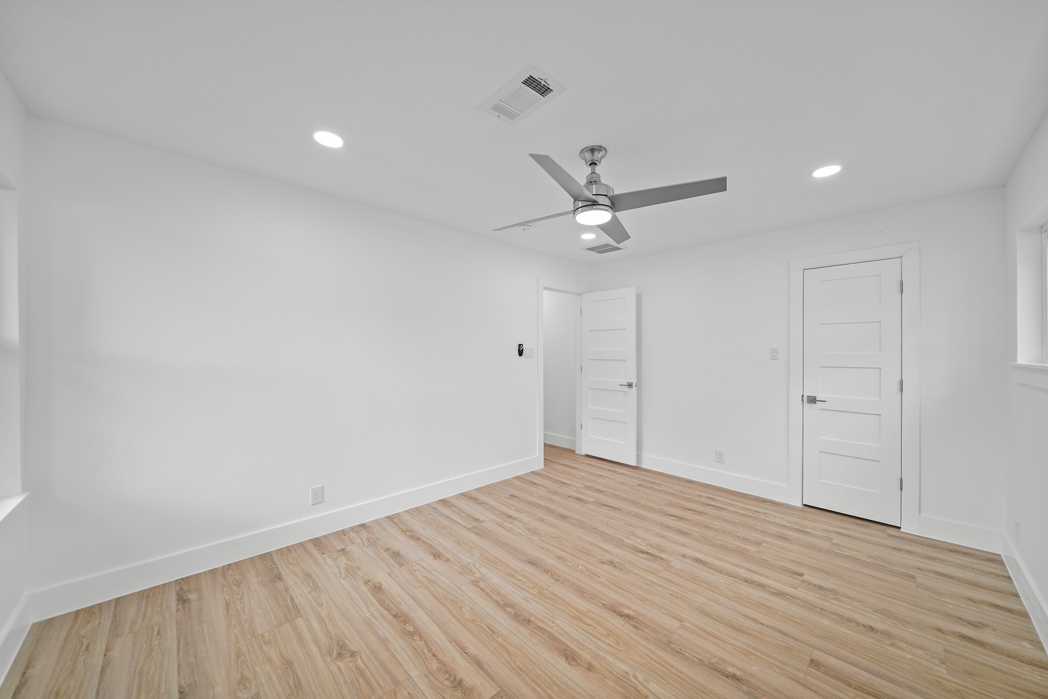 5447 Kingfisher Drive Property Photo 17