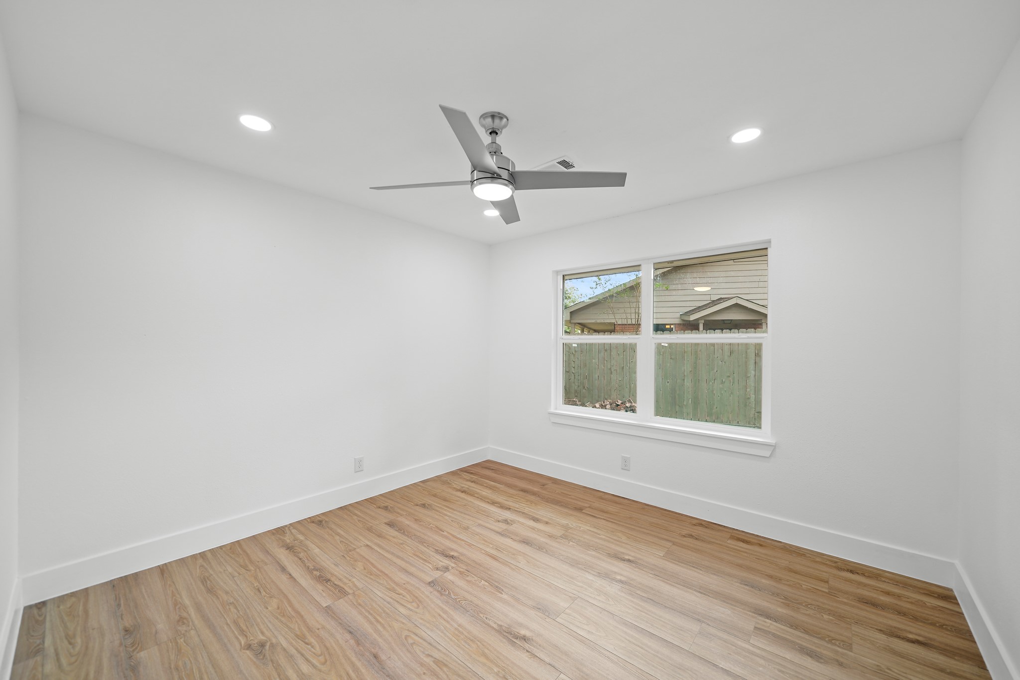 5447 Kingfisher Drive Property Photo 18