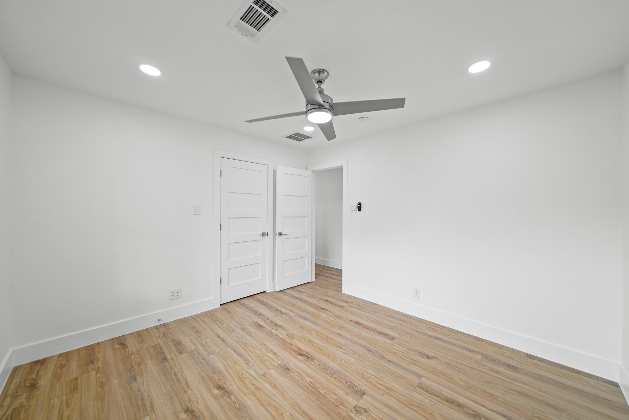 5447 Kingfisher Drive Property Photo 19