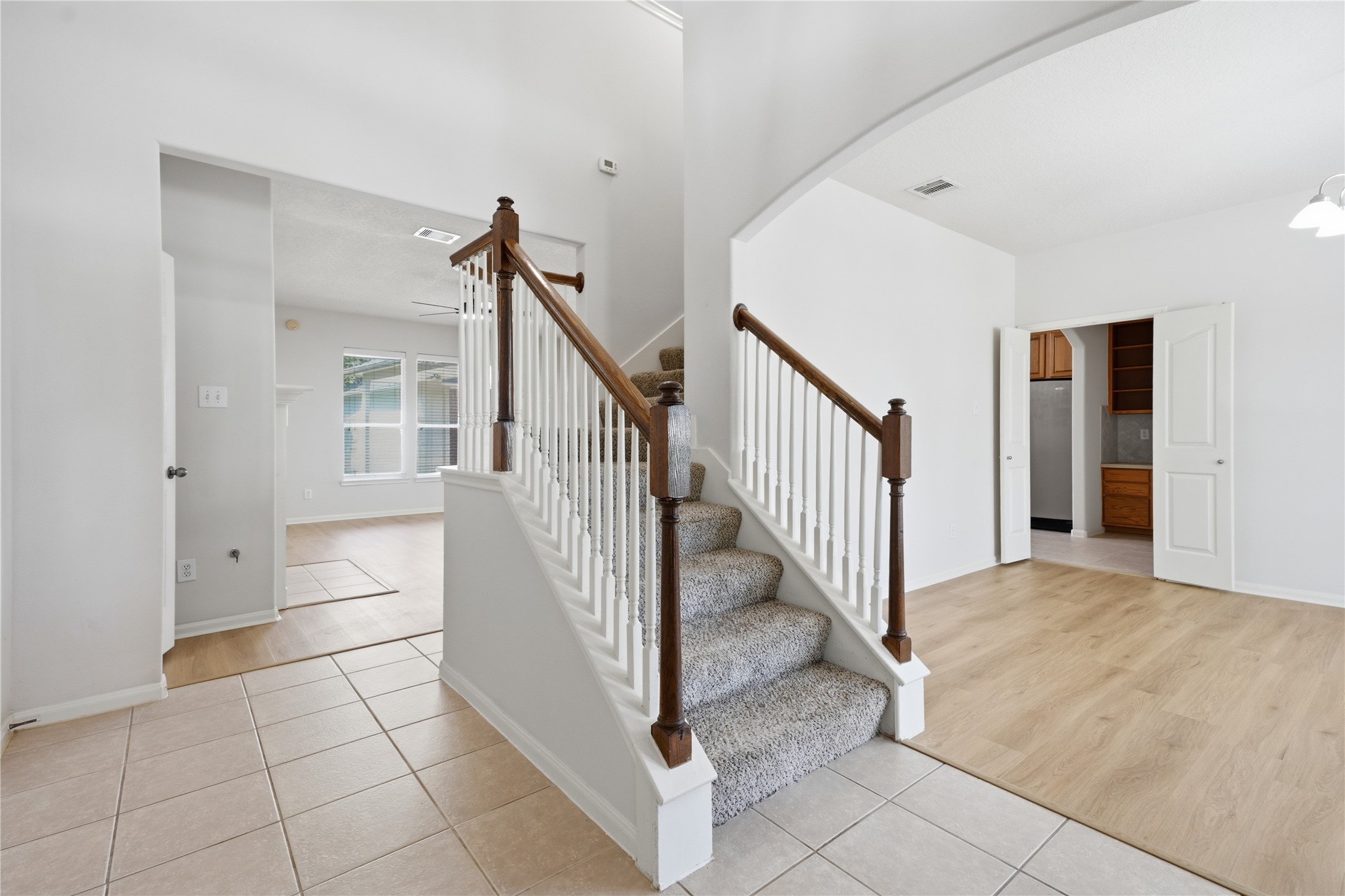 6165 Darlington Ct Court Property Photo 6