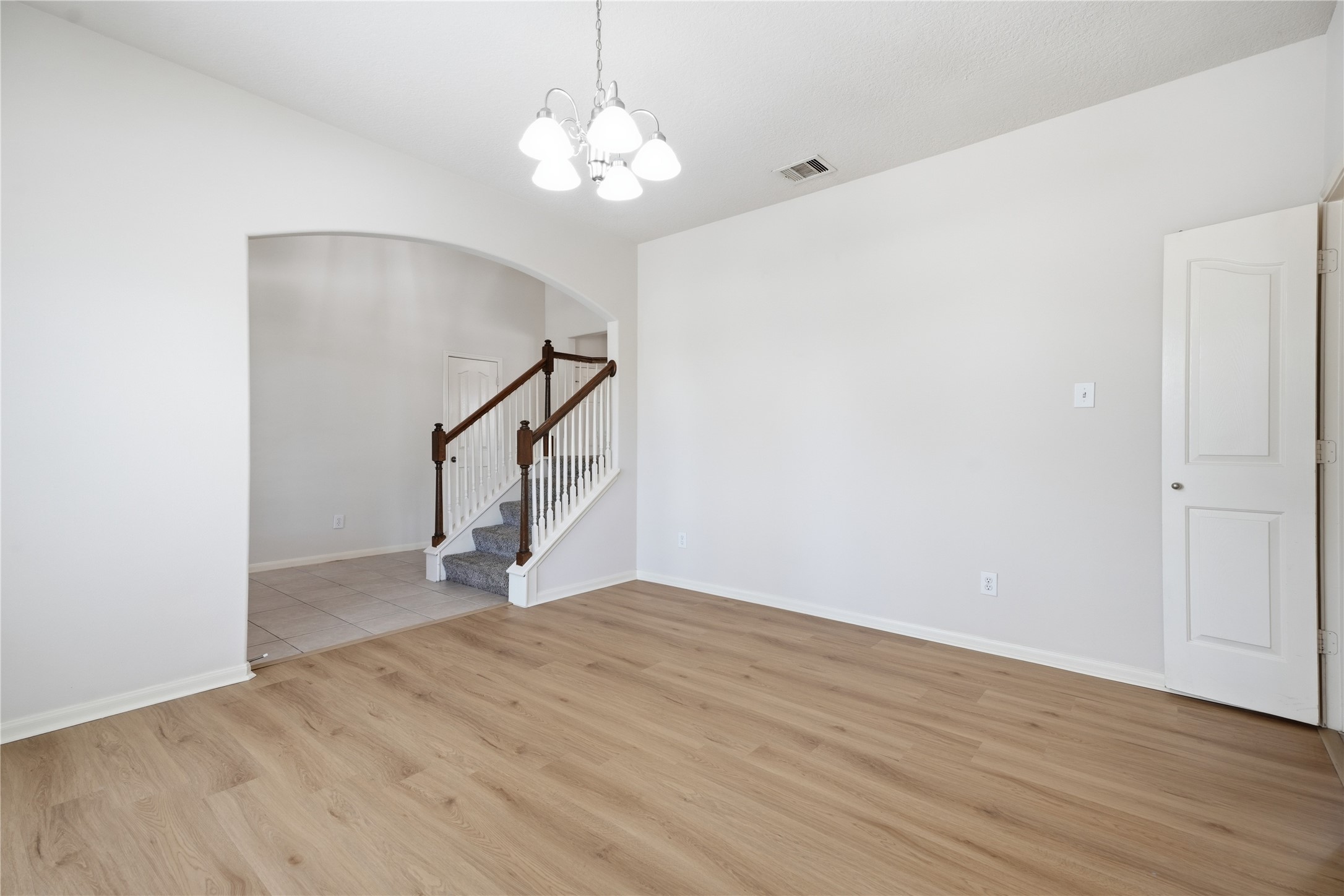 6165 Darlington Ct Court Property Photo 8
