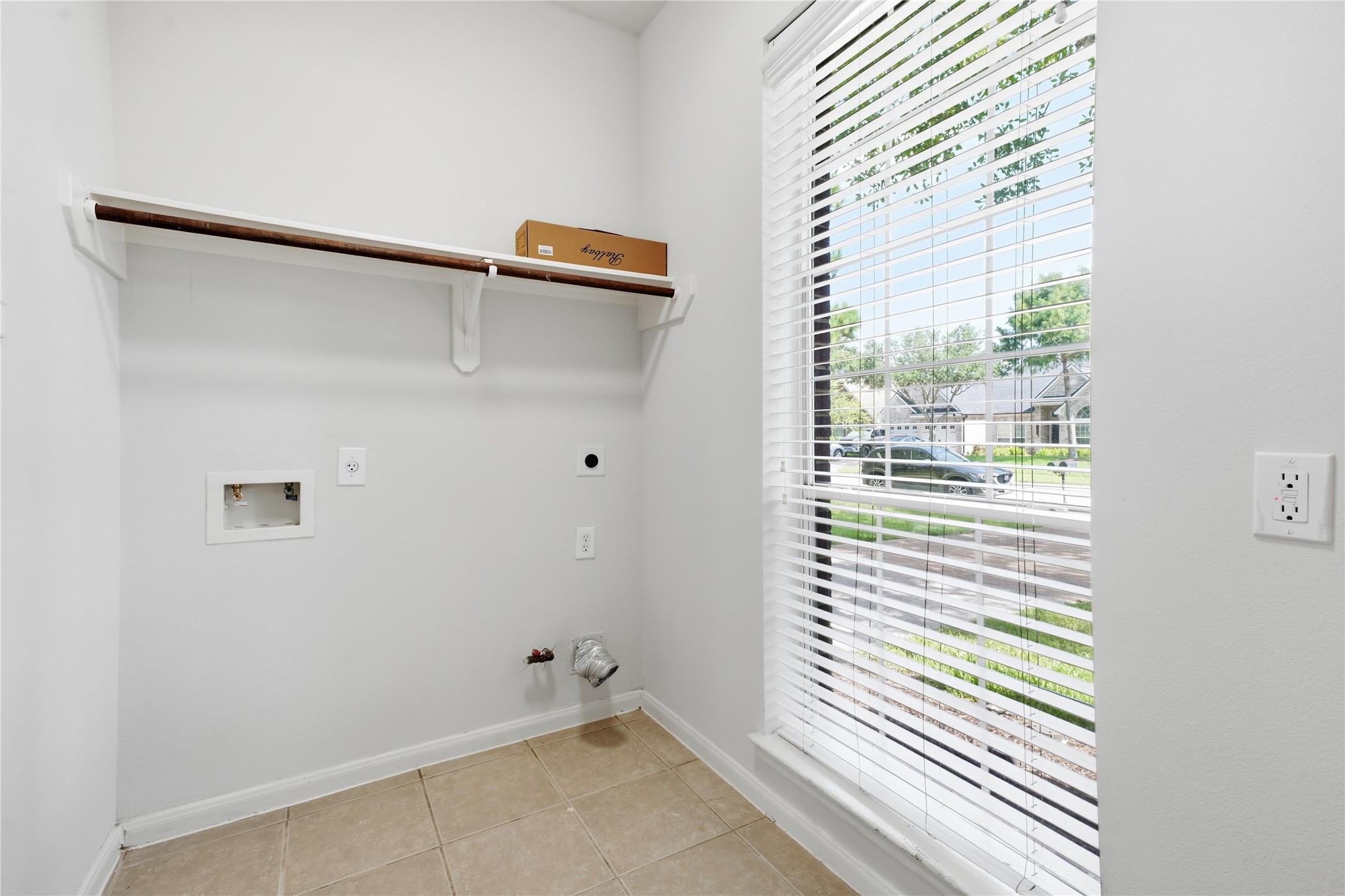6165 Darlington Ct Court Property Photo 11