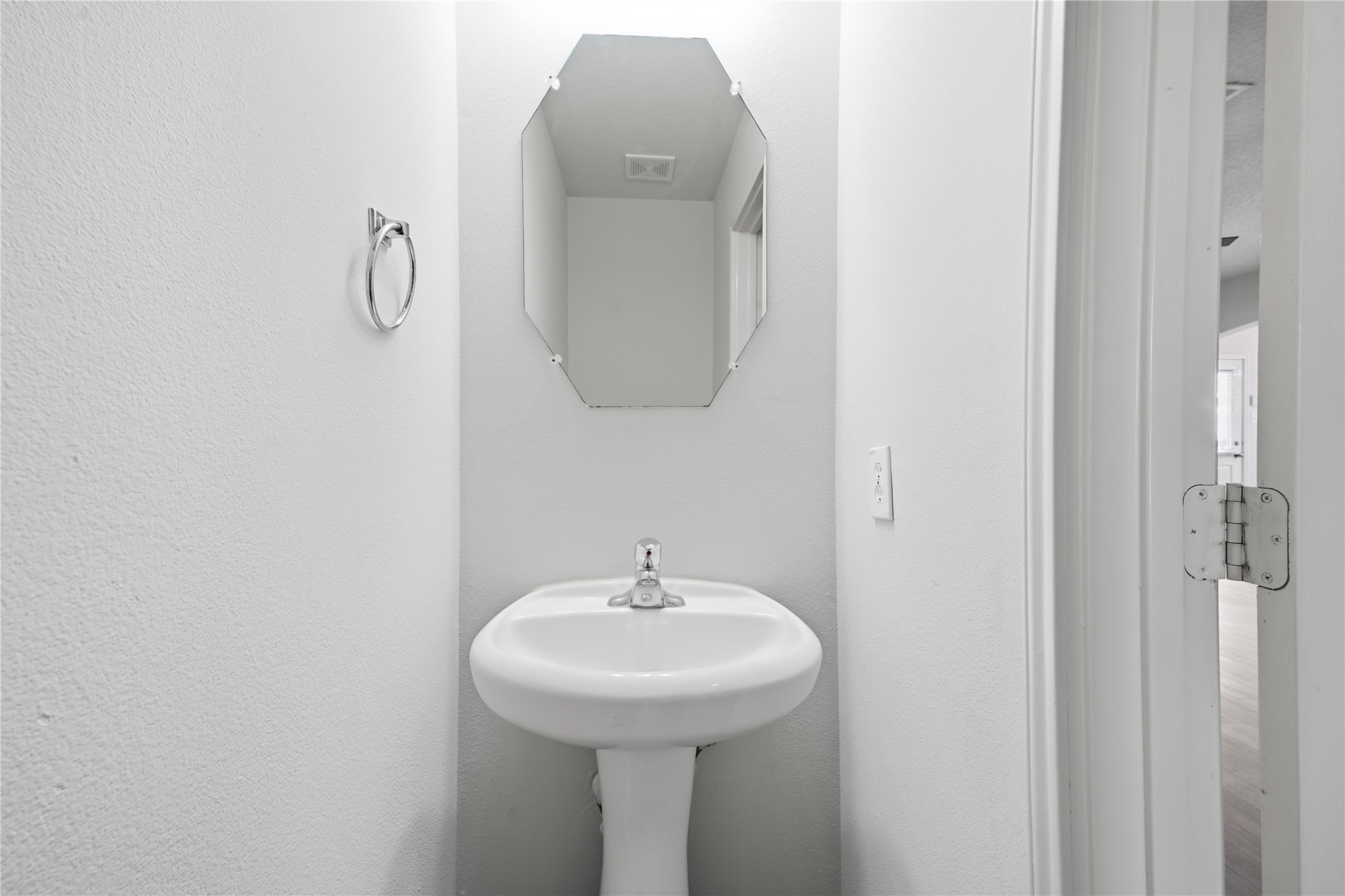 6165 Darlington Ct Court Property Photo 25