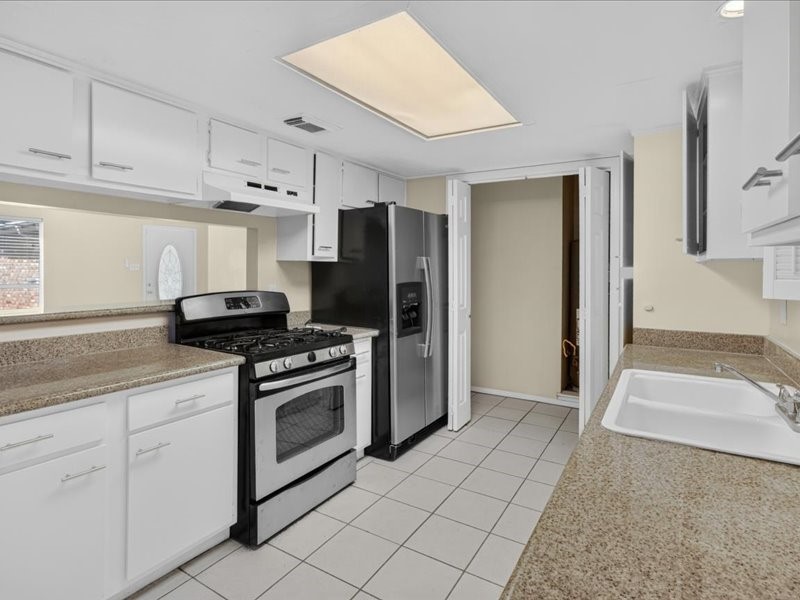 2027 Goodwin Drive Property Photo 9