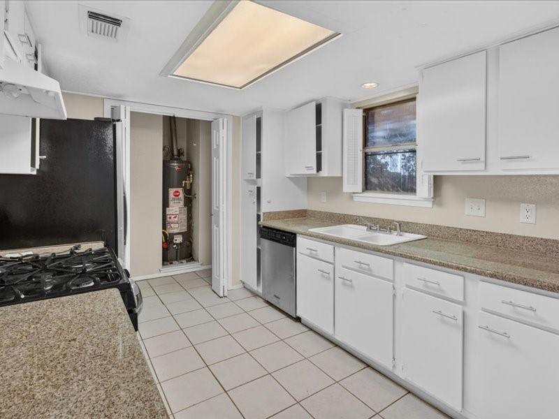 2027 Goodwin Drive Property Photo 10
