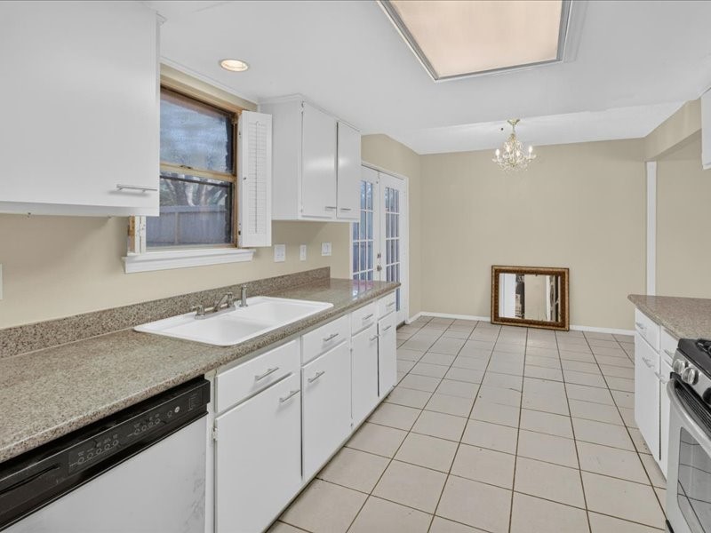 2027 Goodwin Drive Property Photo 12