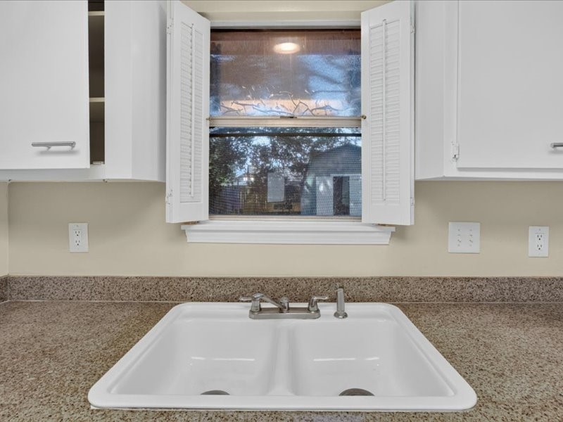 2027 Goodwin Drive Property Photo 13