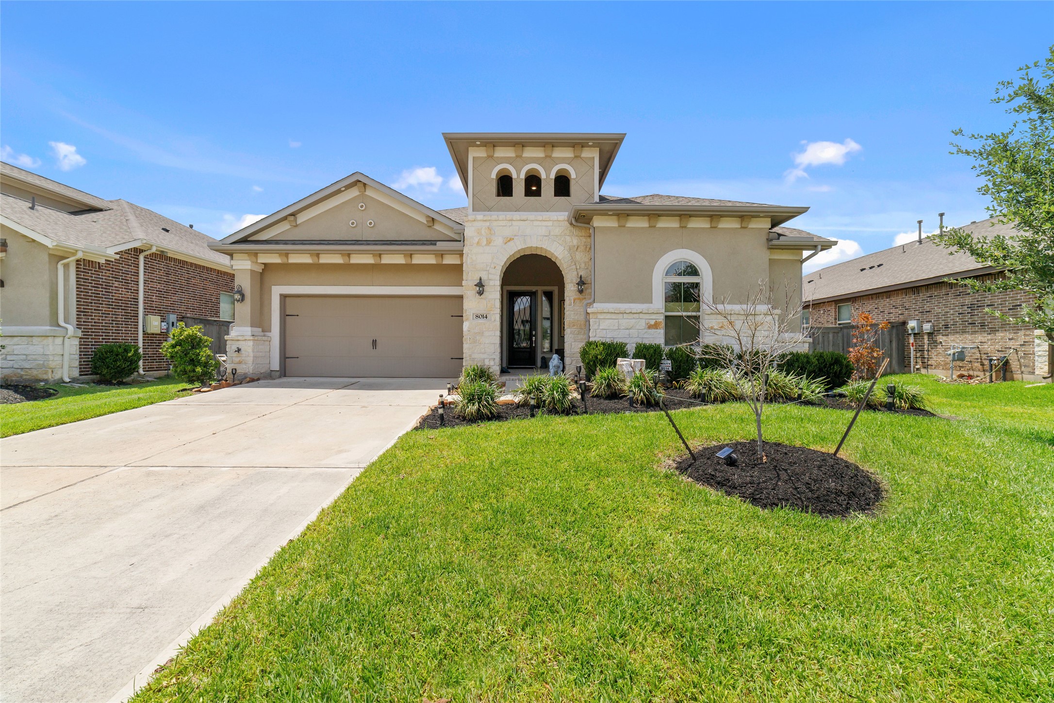 8014 Clearwater Glen Court Property Photo 1