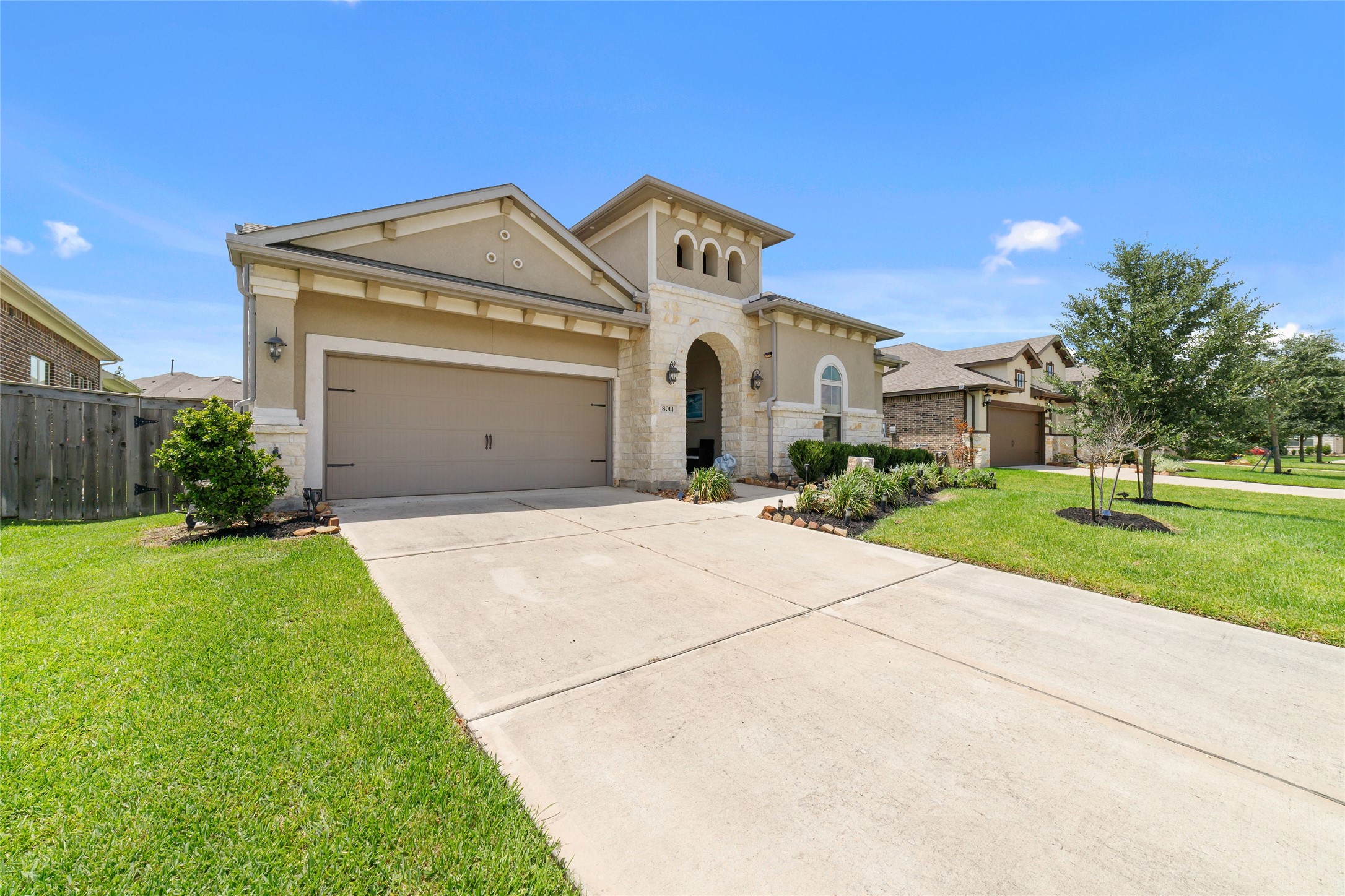 8014 Clearwater Glen Court Property Photo 2