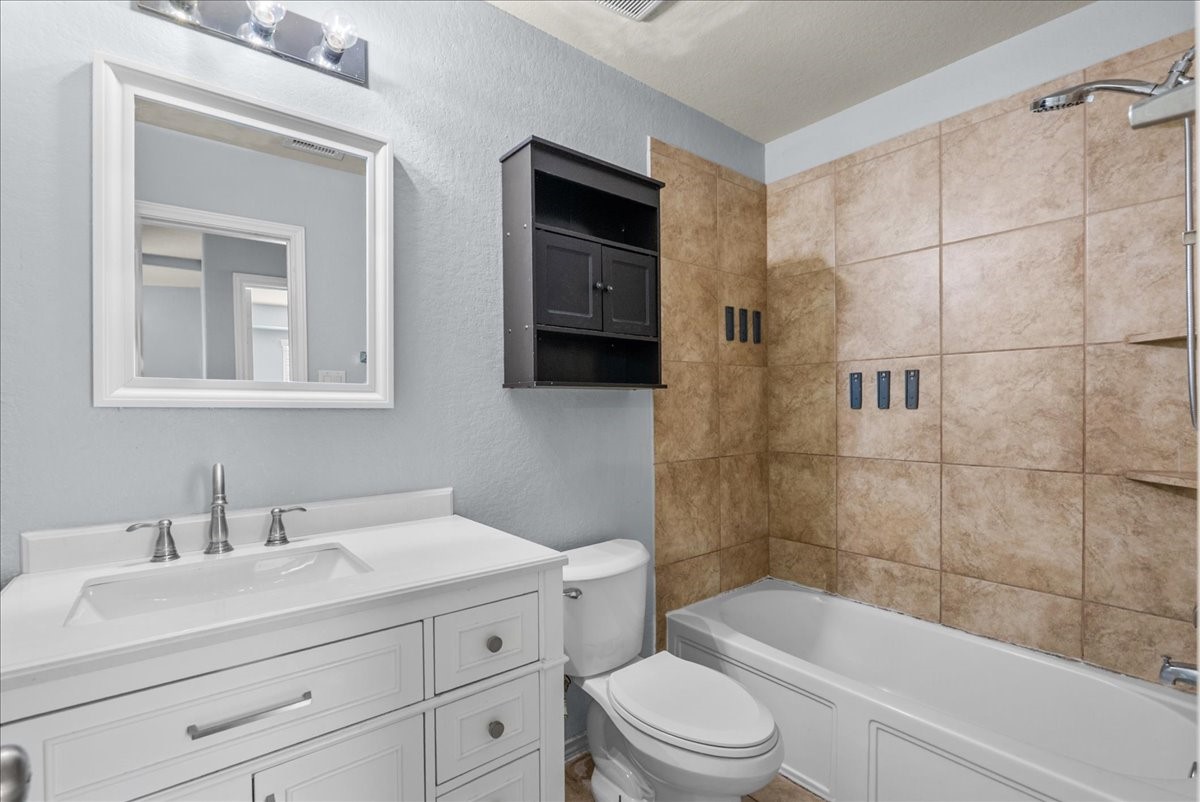 6525 Stoney Creek Drive Property Photo 18