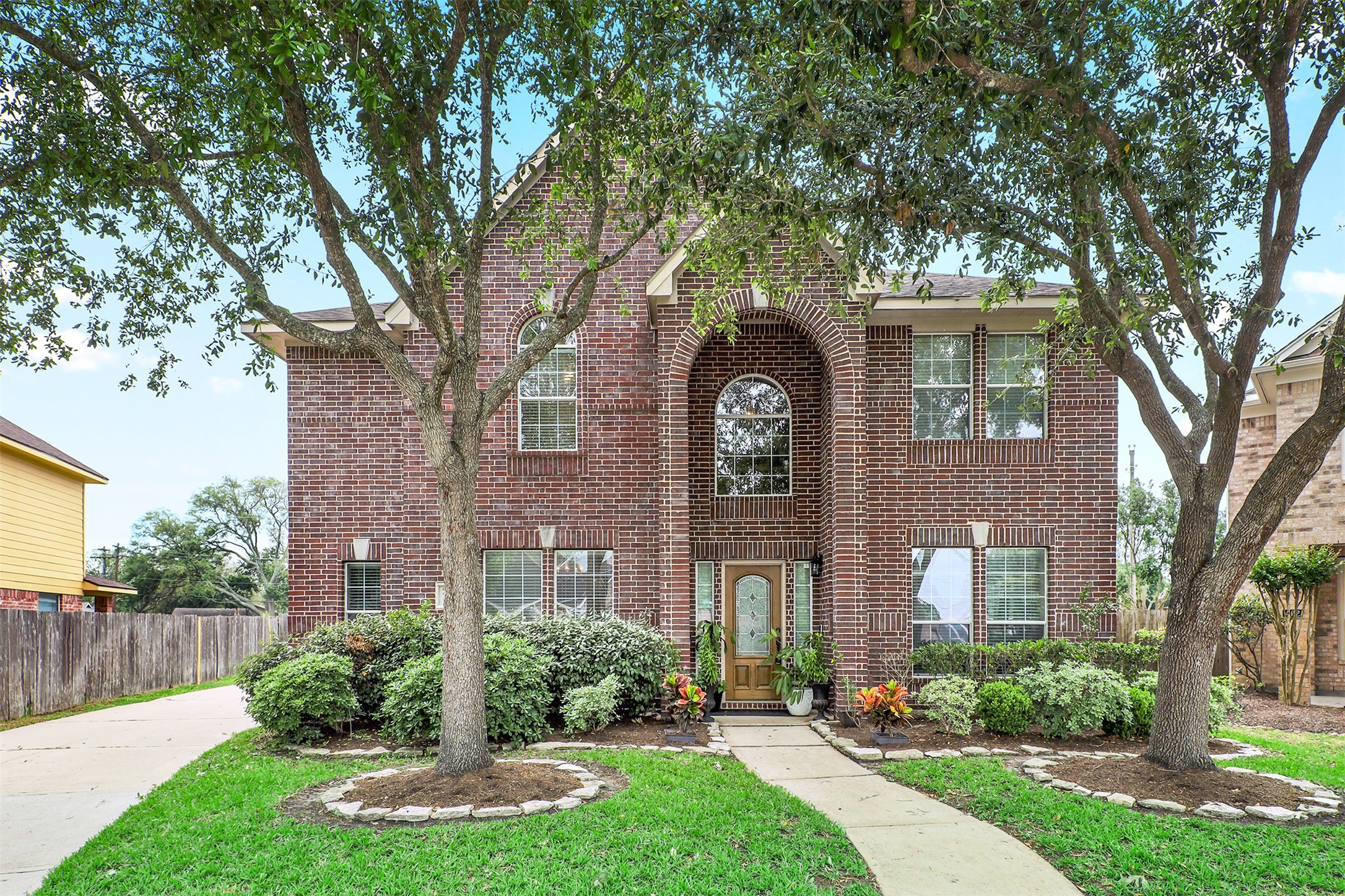 6082 Haysden Lane Property Photo 1