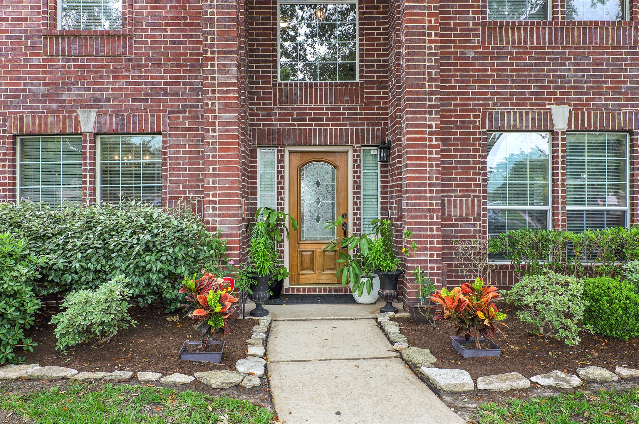 6082 Haysden Lane Property Photo 4
