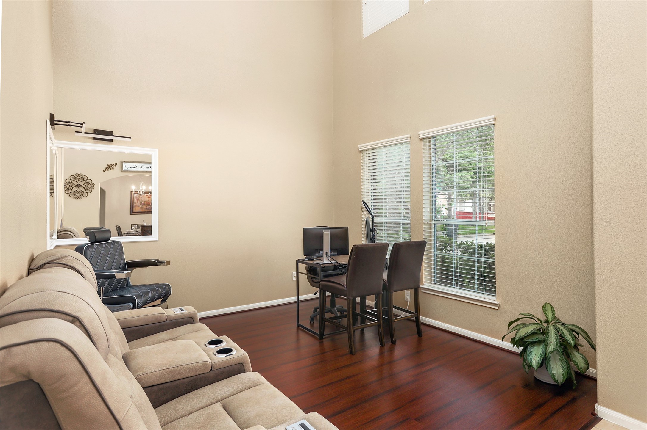6082 Haysden Lane Property Photo 6