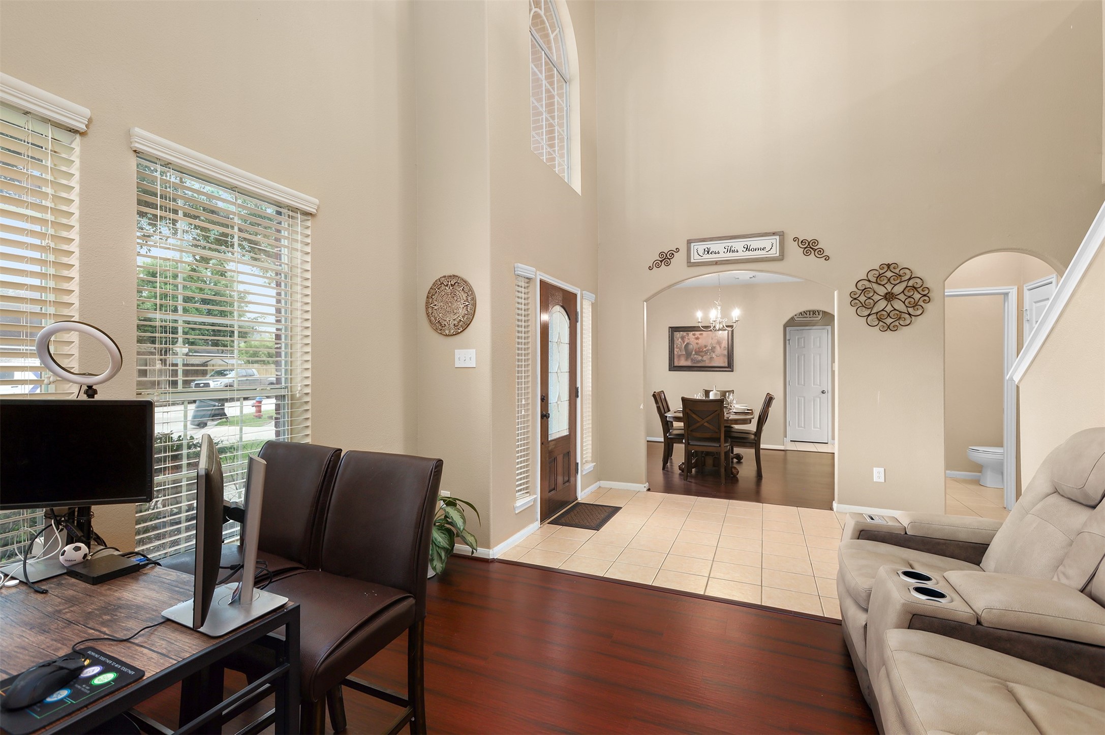 6082 Haysden Lane Property Photo 7