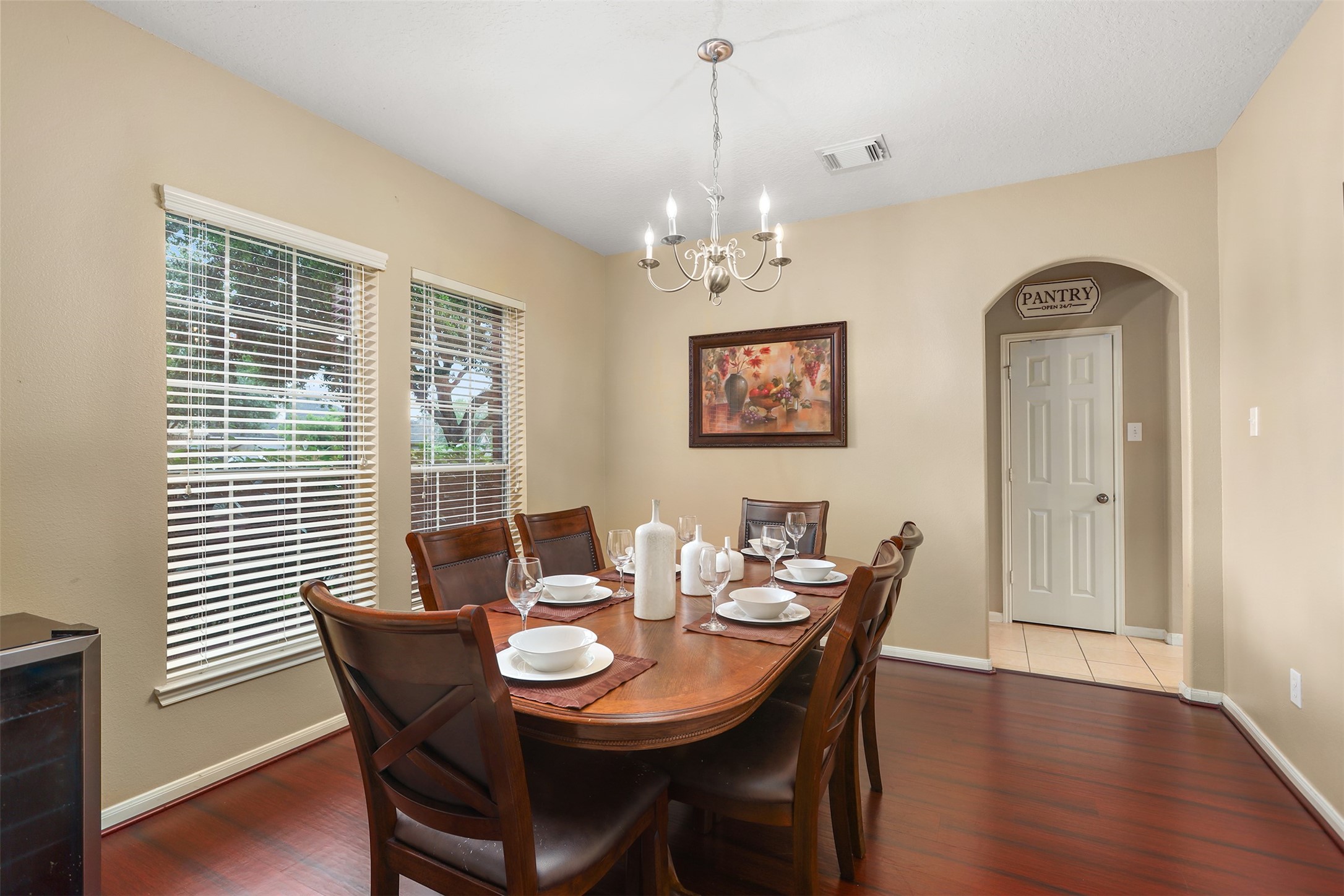 6082 Haysden Lane Property Photo 8