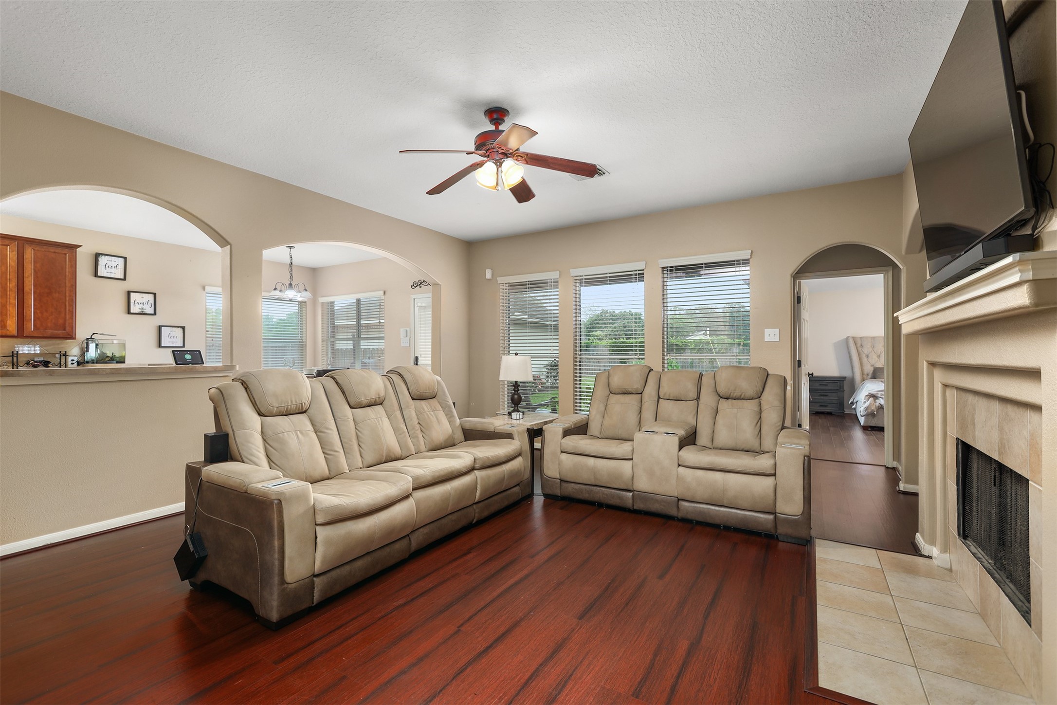 6082 Haysden Lane Property Photo 12