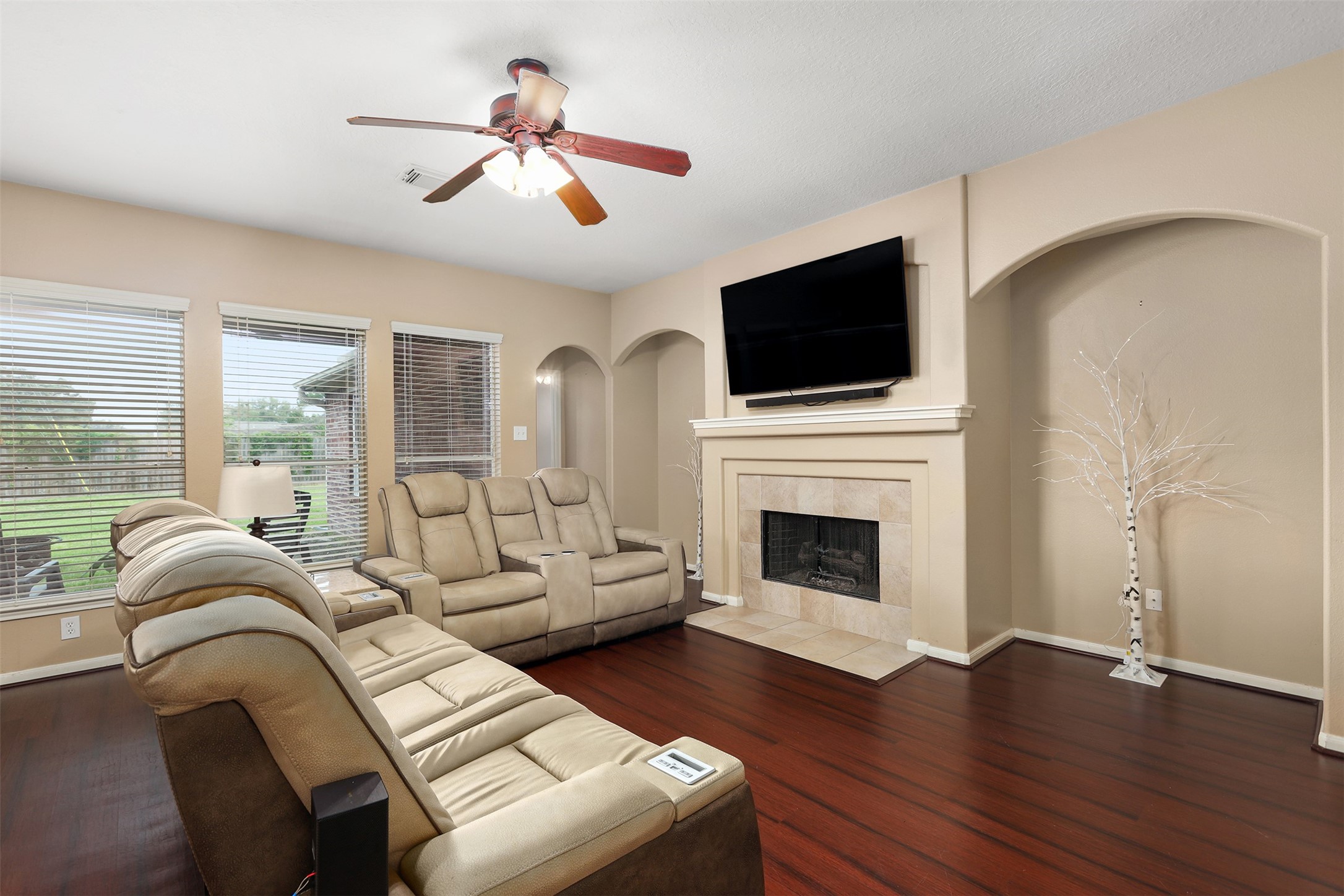 6082 Haysden Lane Property Photo 13