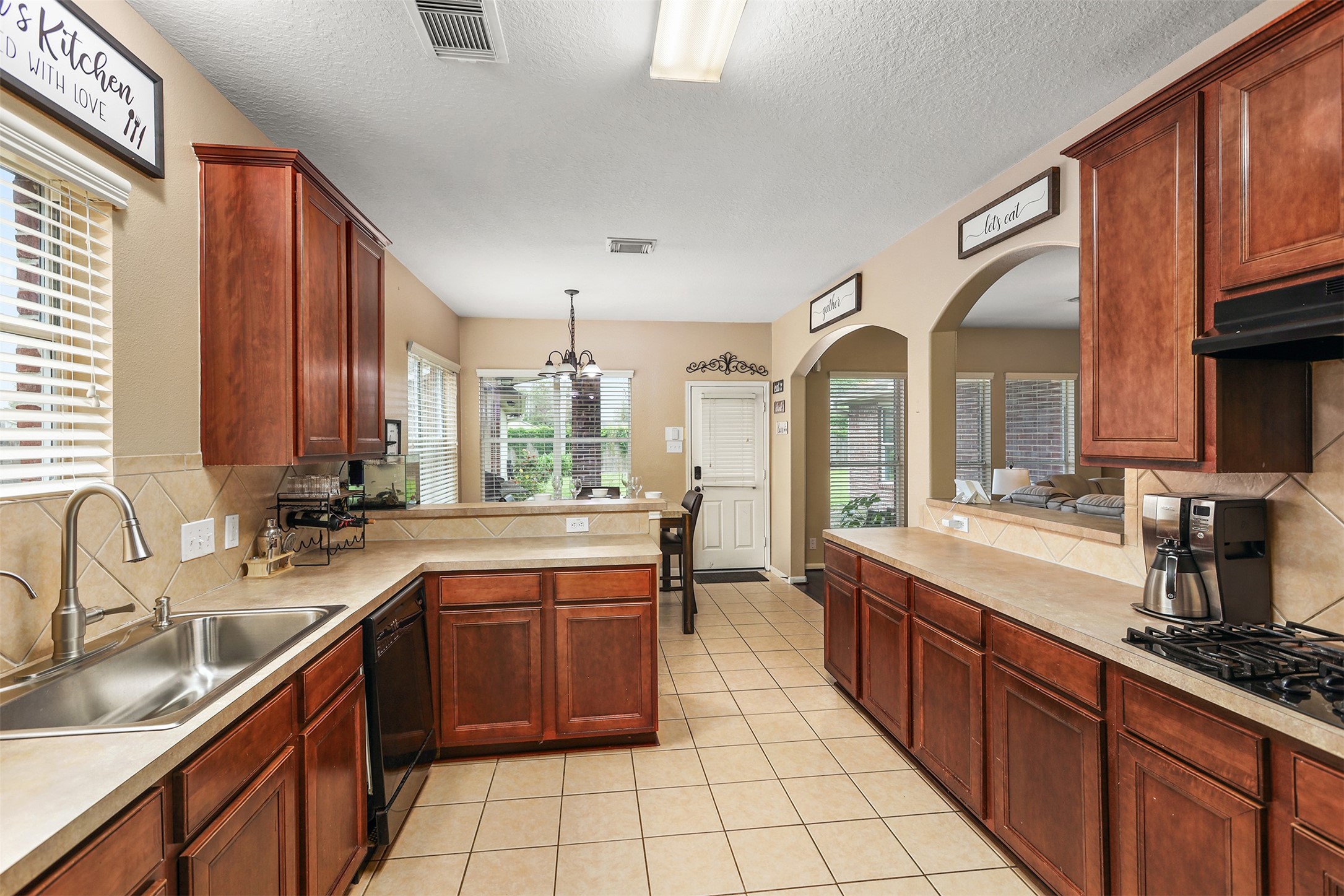 6082 Haysden Lane Property Photo 19