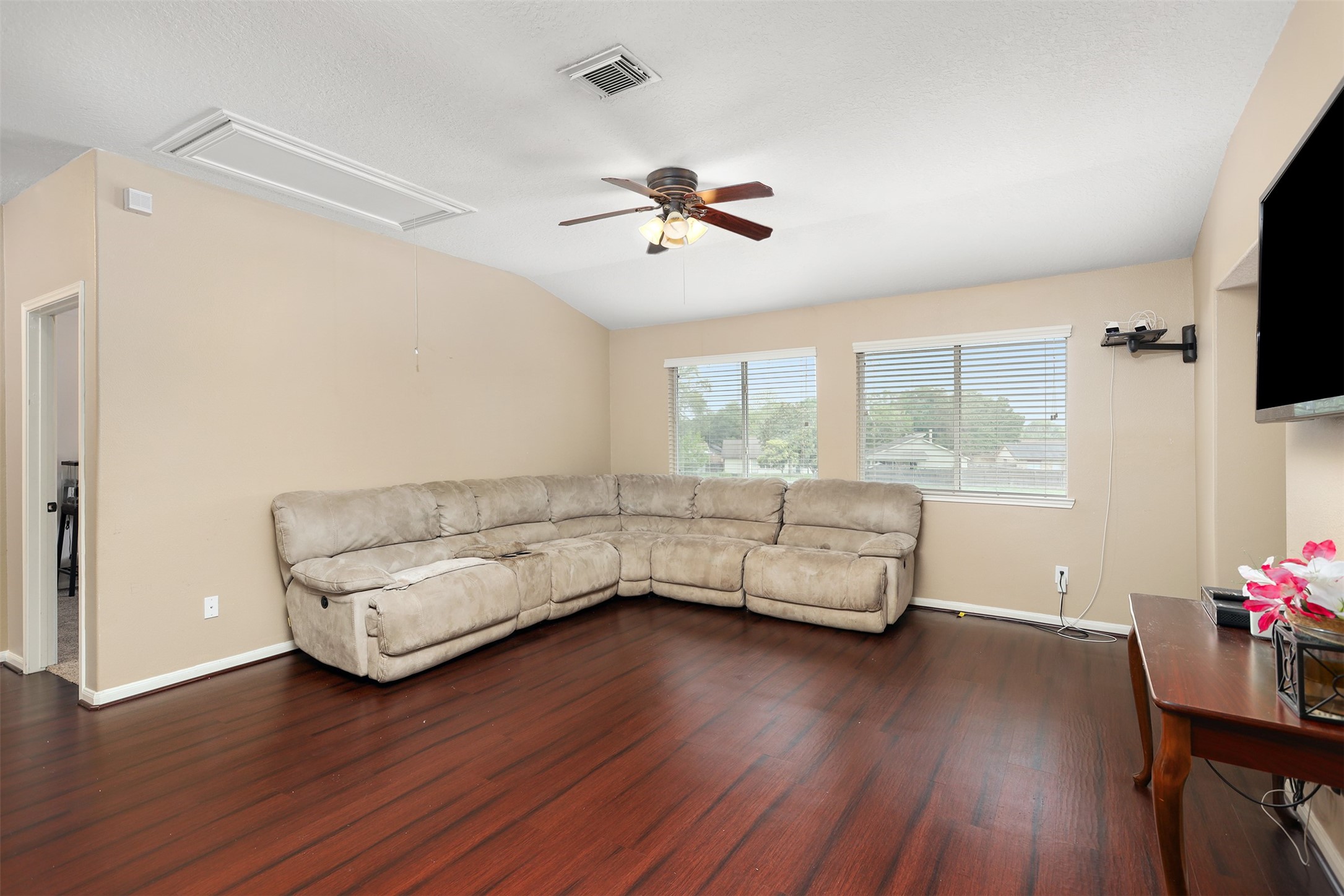 6082 Haysden Lane Property Photo 24