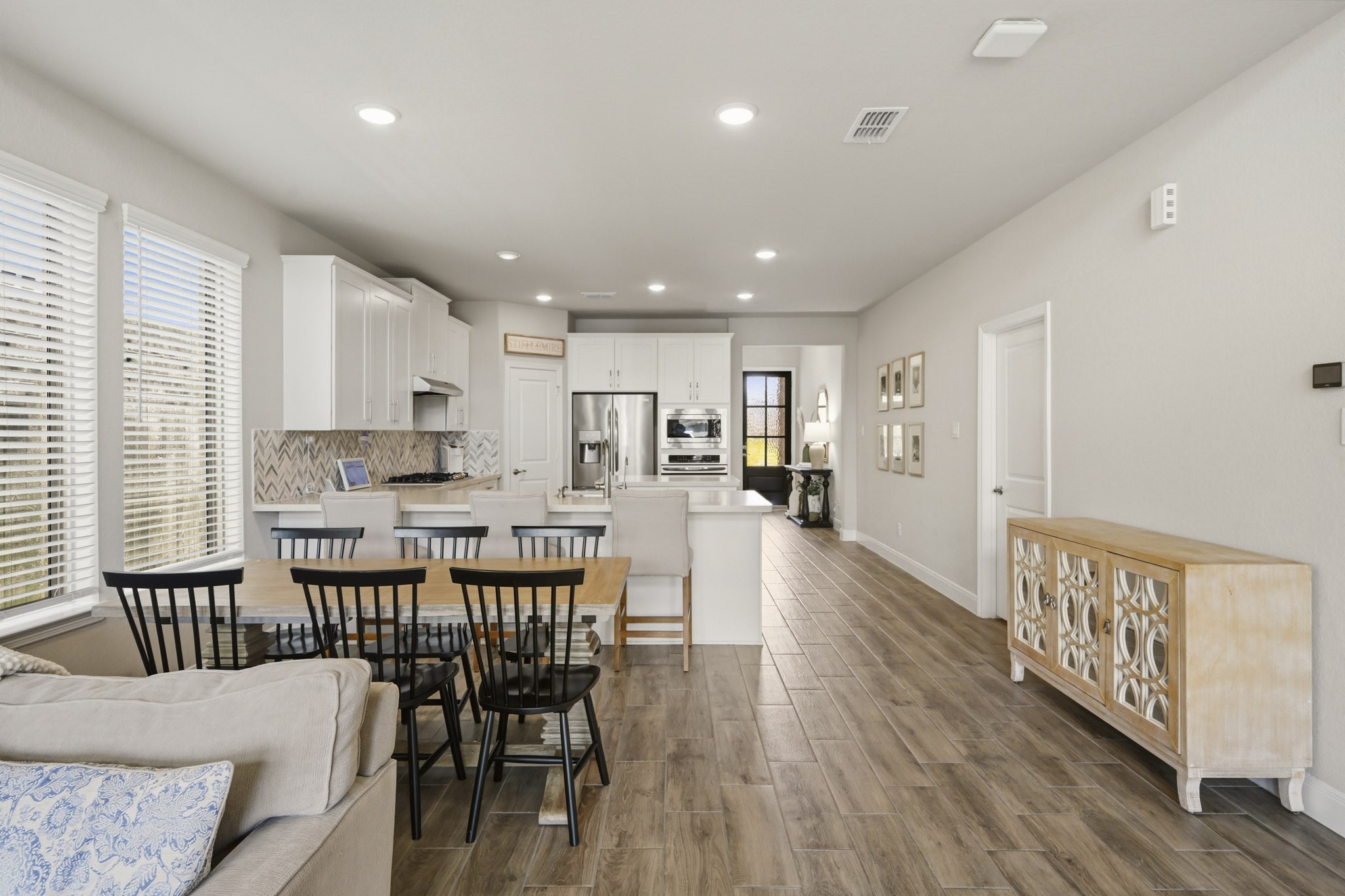 8726 Timber Knoll Drive Property Photo 12