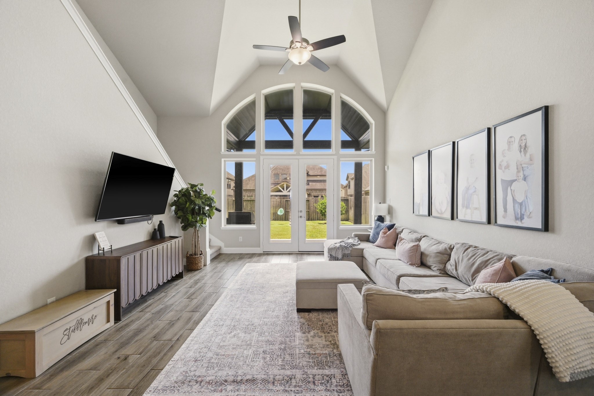 8726 Timber Knoll Drive Property Photo 15