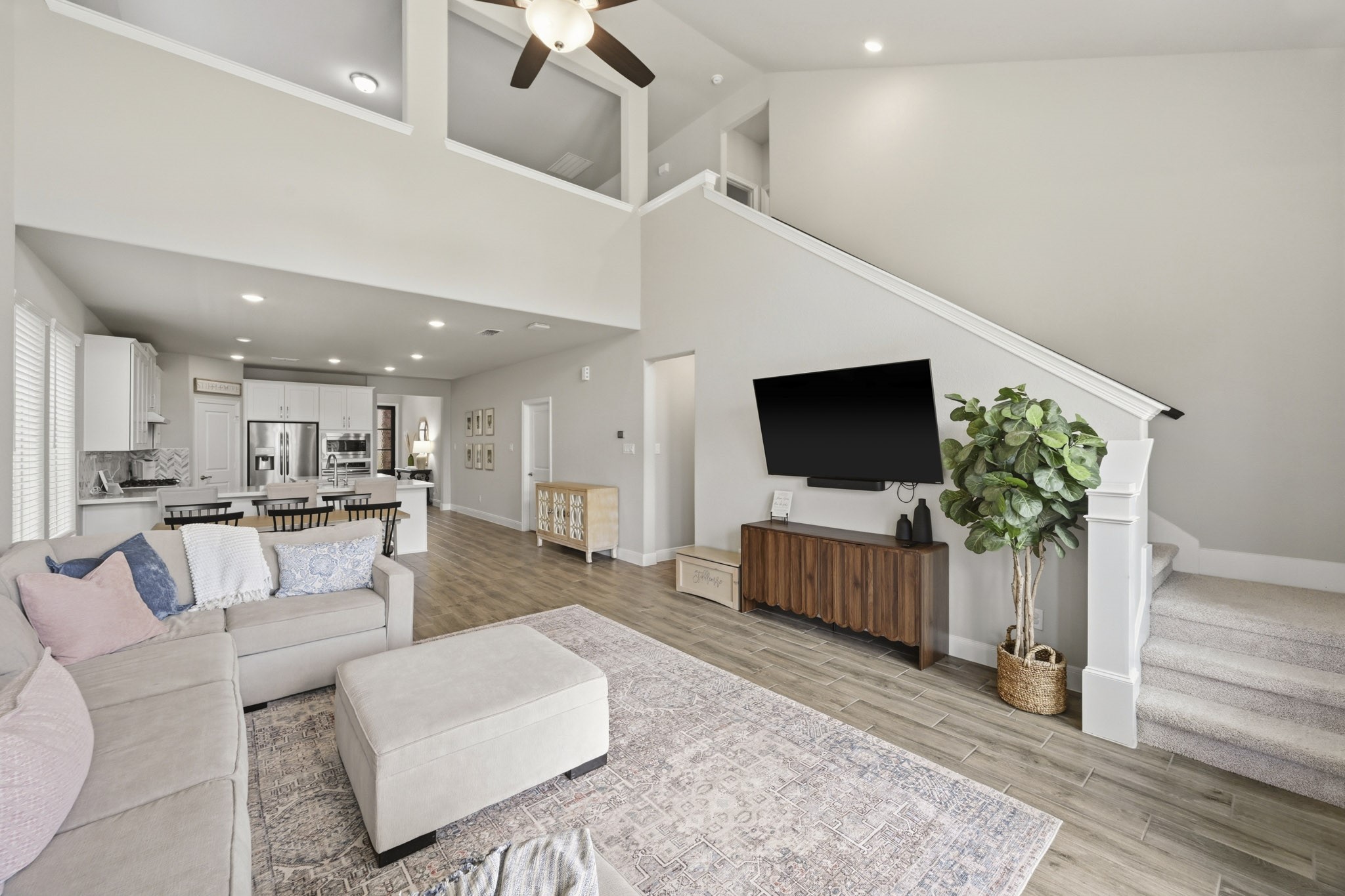 8726 Timber Knoll Drive Property Photo 16