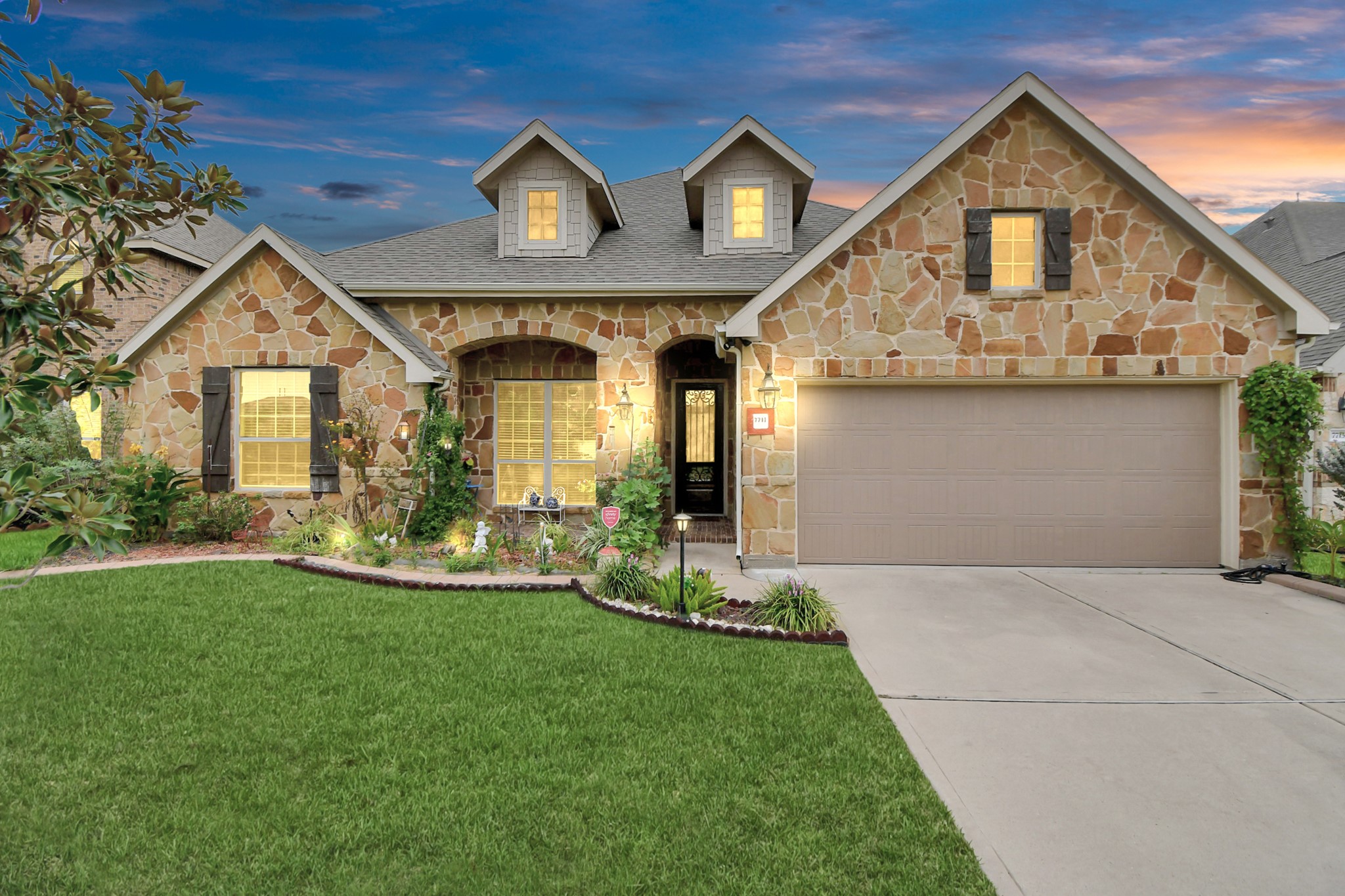 7711 Chinaberry Sky Lane Property Photo 1