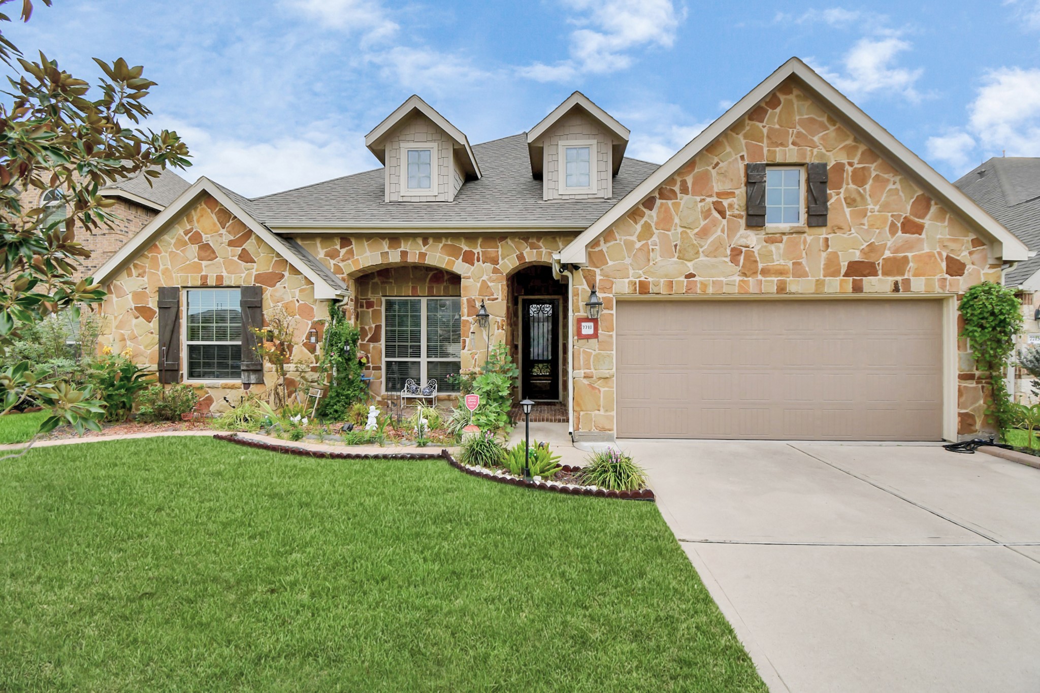 7711 Chinaberry Sky Lane Property Photo 2